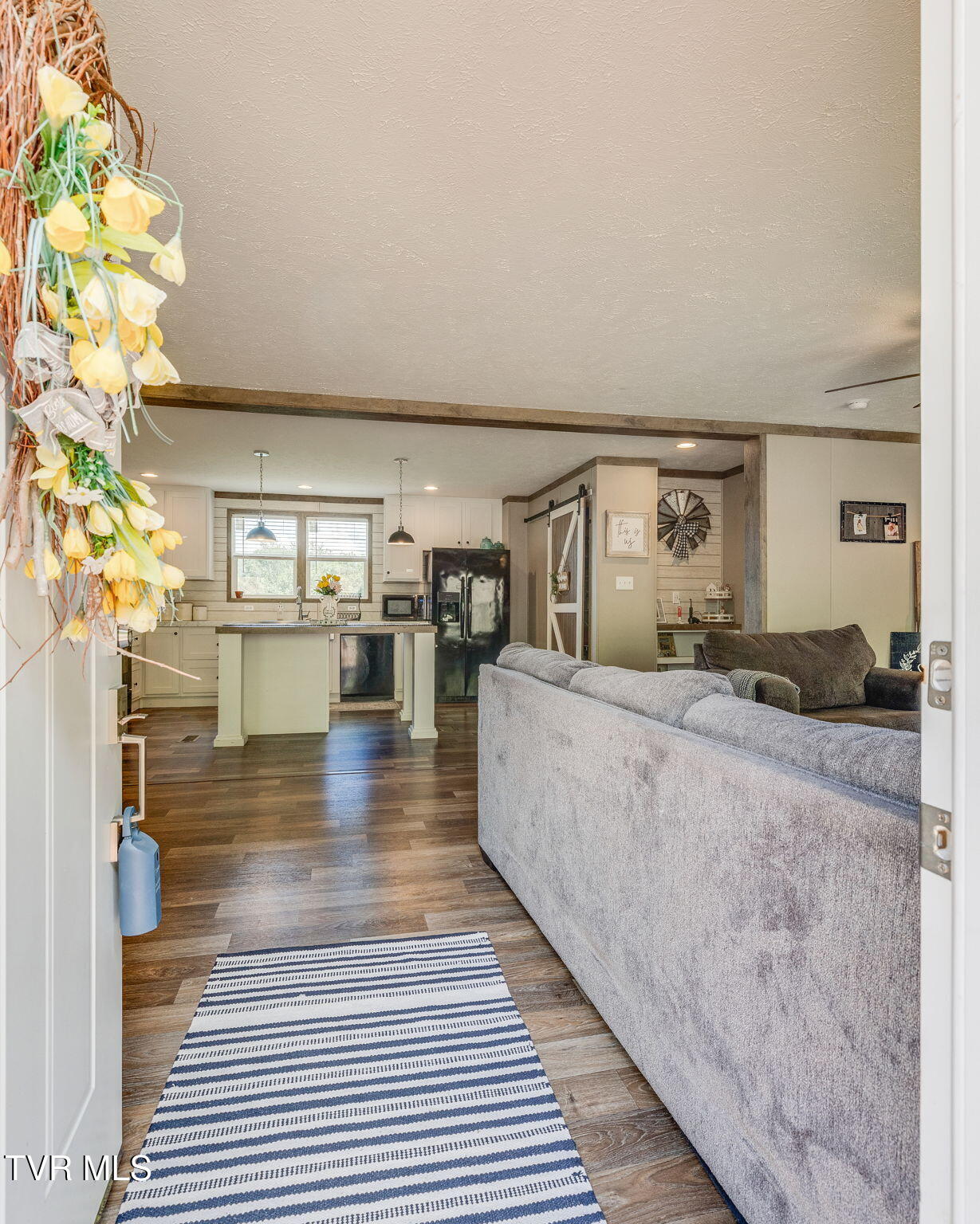 982 Glade Hill Drive Property Photo 2