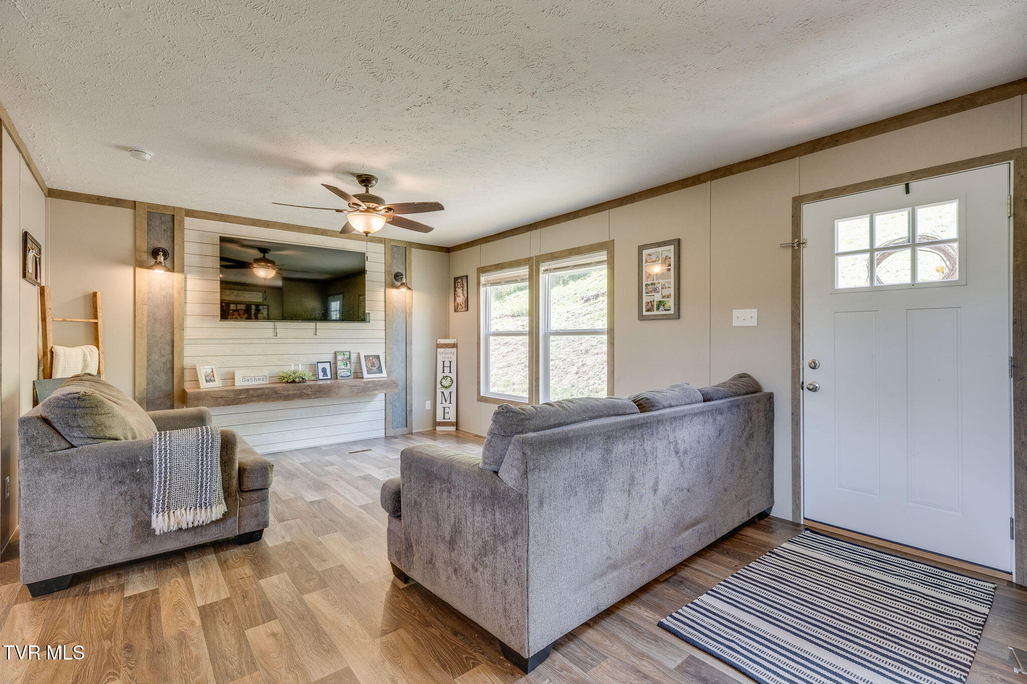 982 Glade Hill Drive Property Photo 3