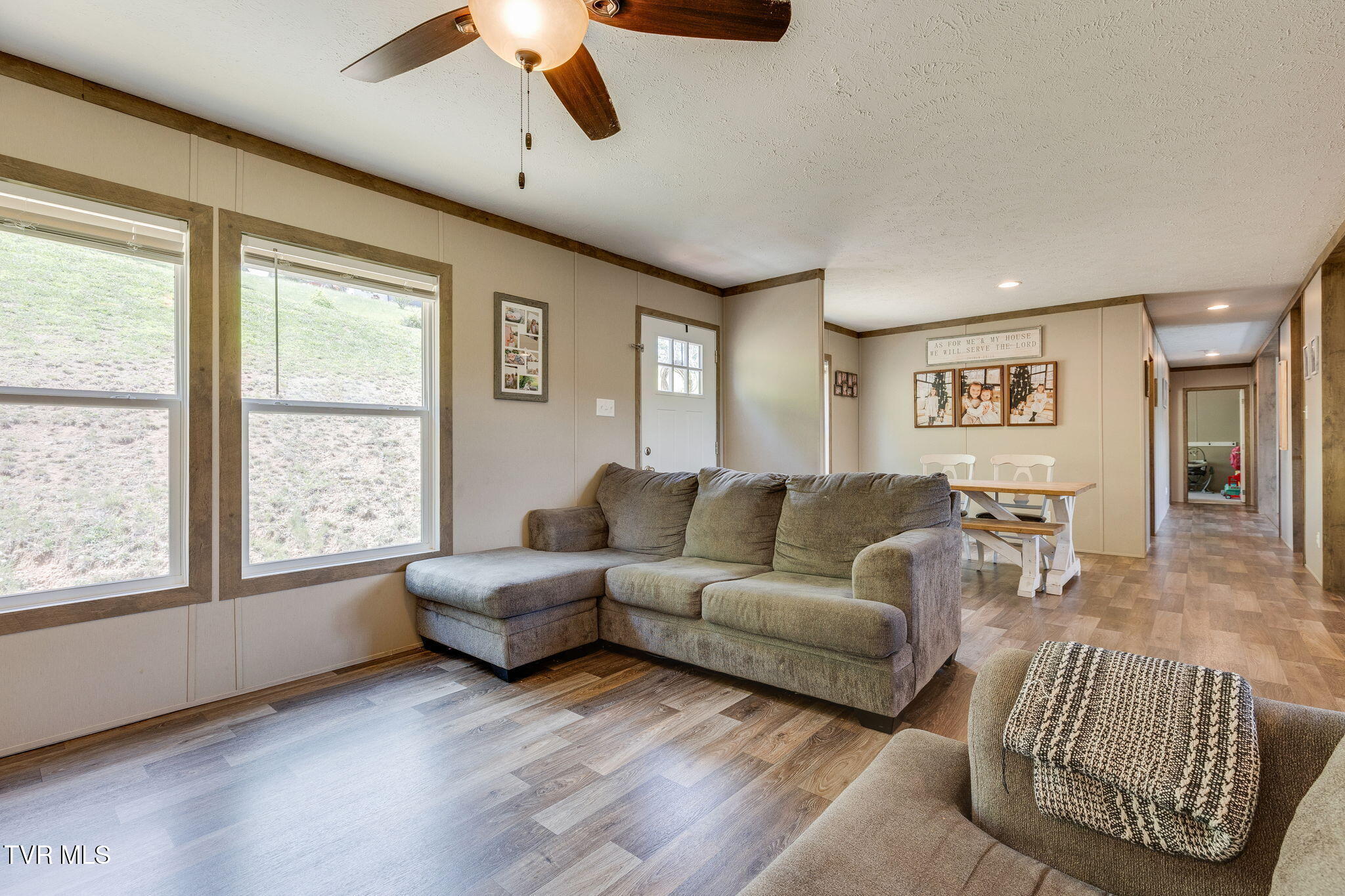 982 Glade Hill Drive Property Photo 4