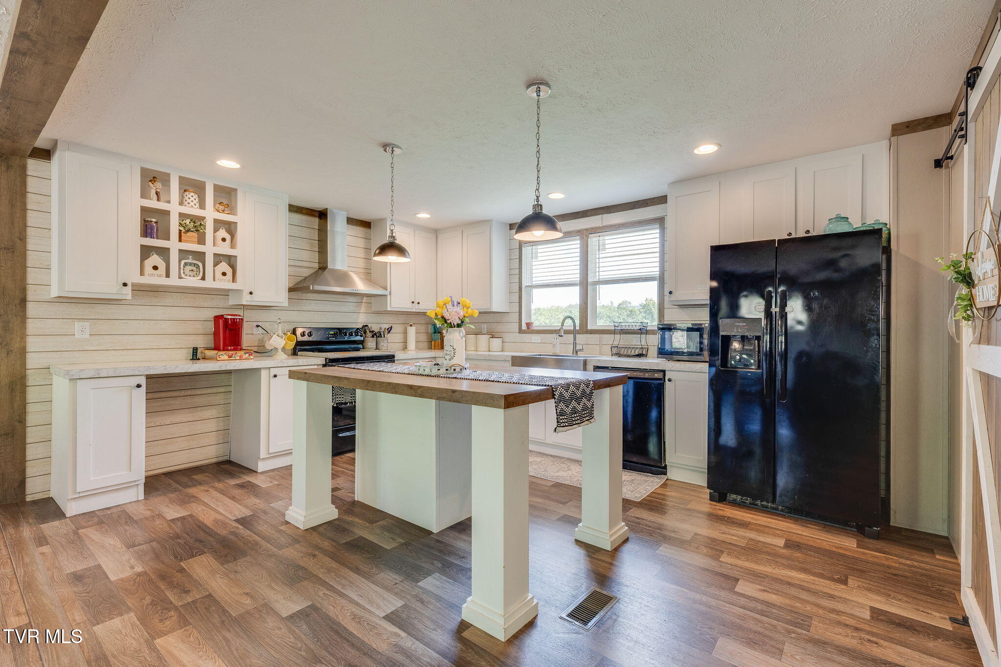 982 Glade Hill Drive Property Photo 7