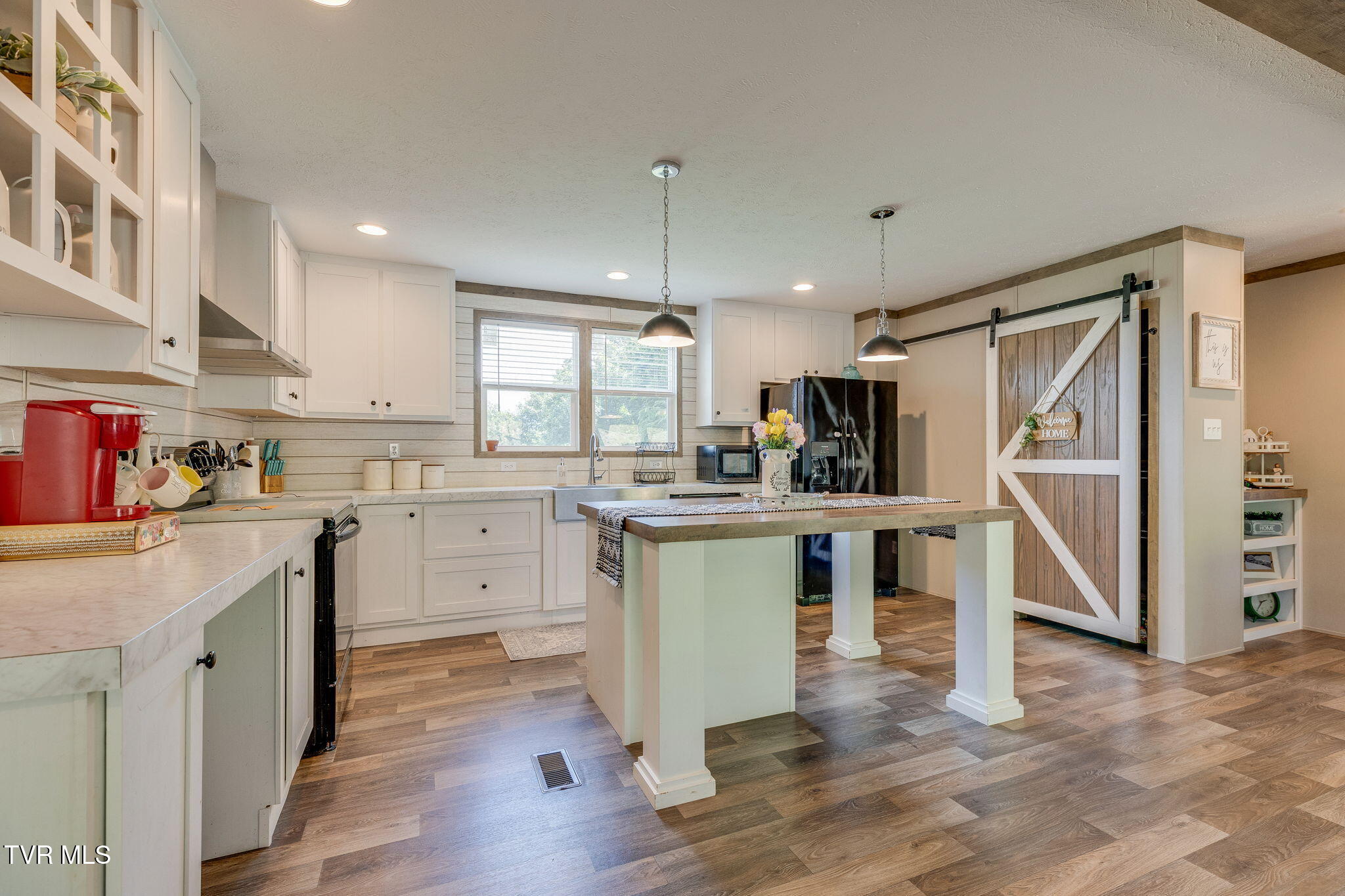 982 Glade Hill Drive Property Photo 8