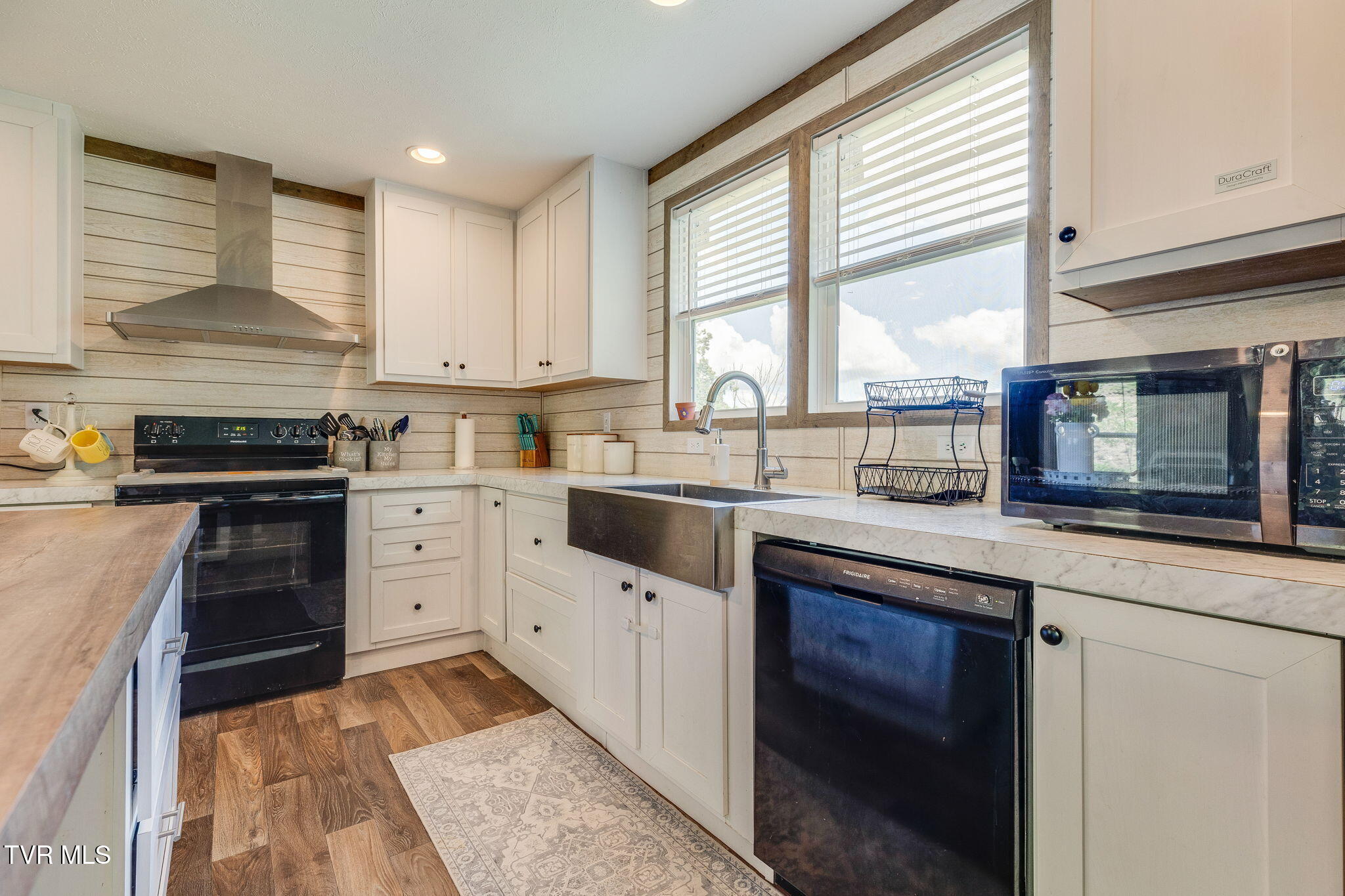 982 Glade Hill Drive Property Photo 9