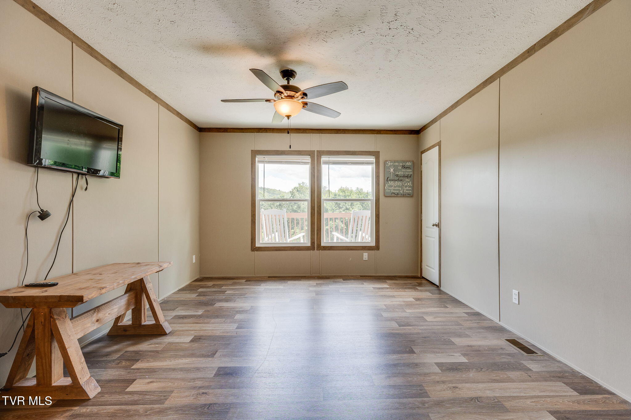 982 Glade Hill Drive Property Photo 12