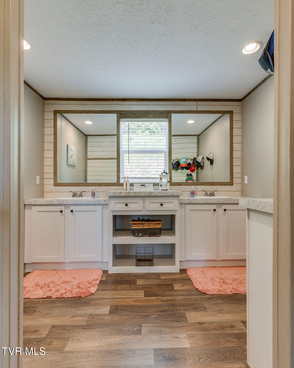 982 Glade Hill Drive Property Photo 15