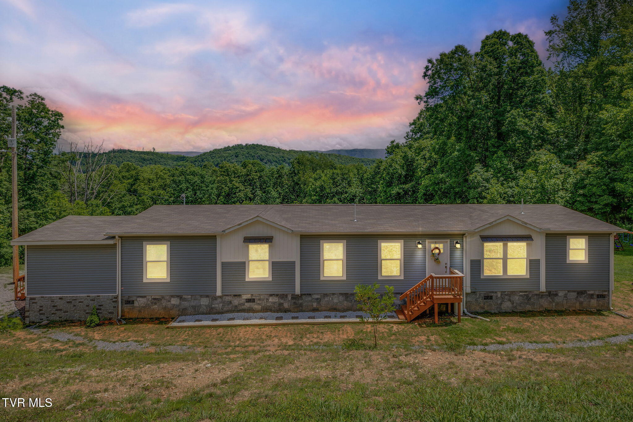 982 Glade Hill Drive Property Photo 28