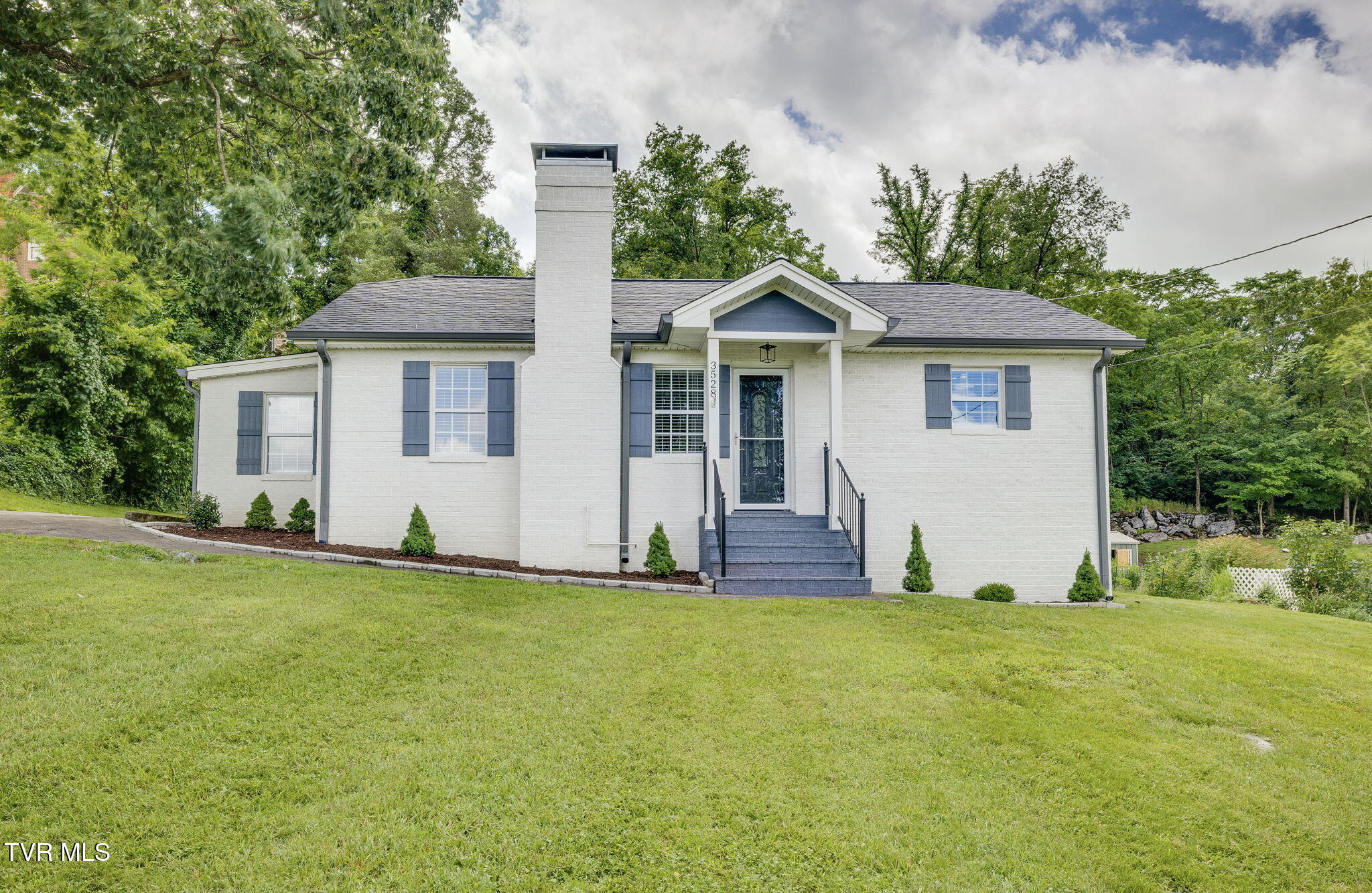 3528 Crestwood Drive Property Photo