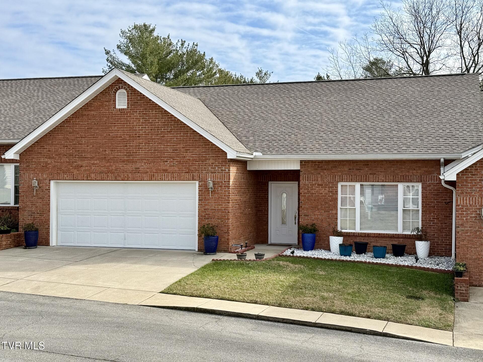 114 Southridge Dr Drive Property Photo 1