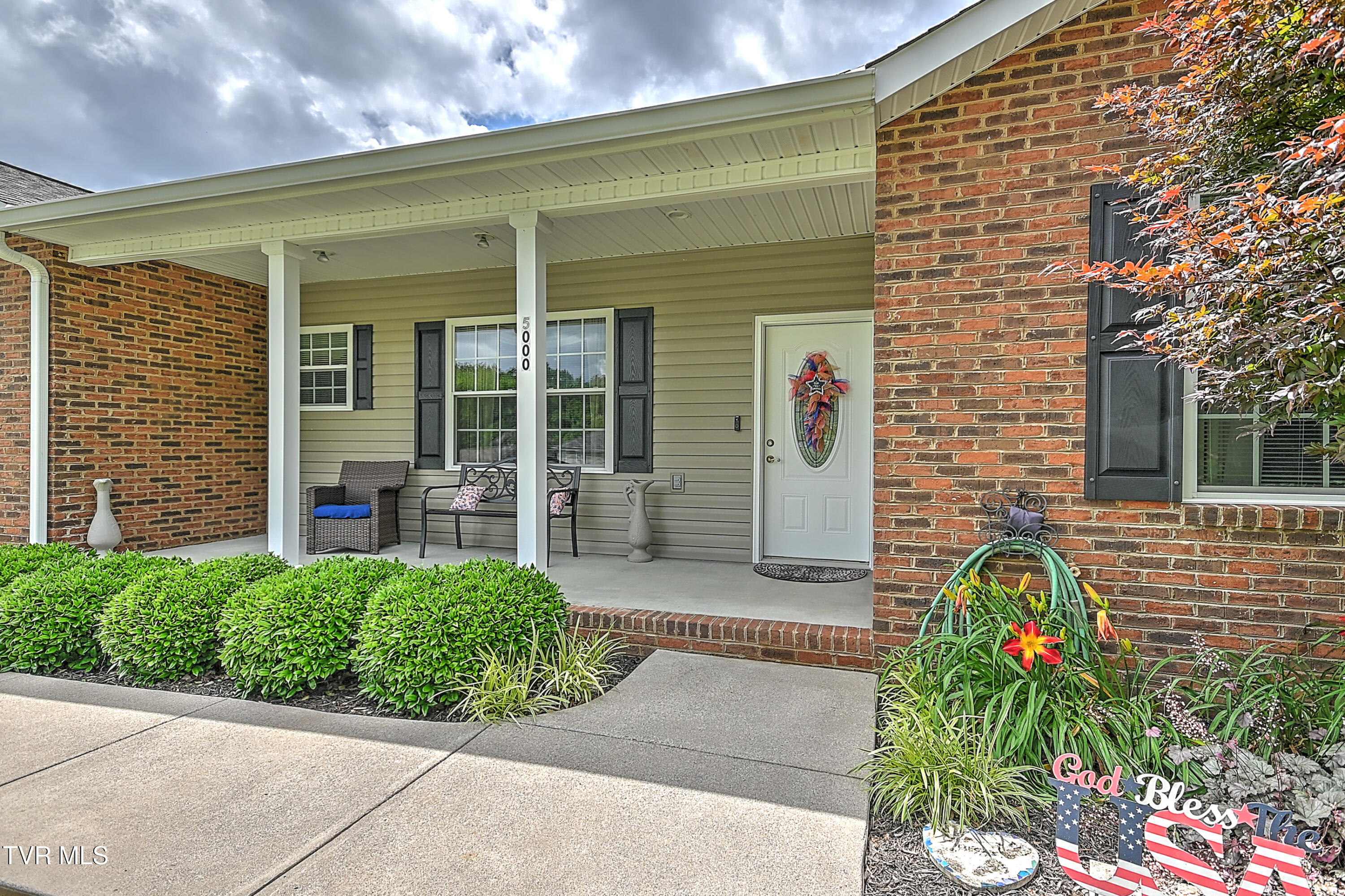 5000 Aberlea Place Property Photo 6