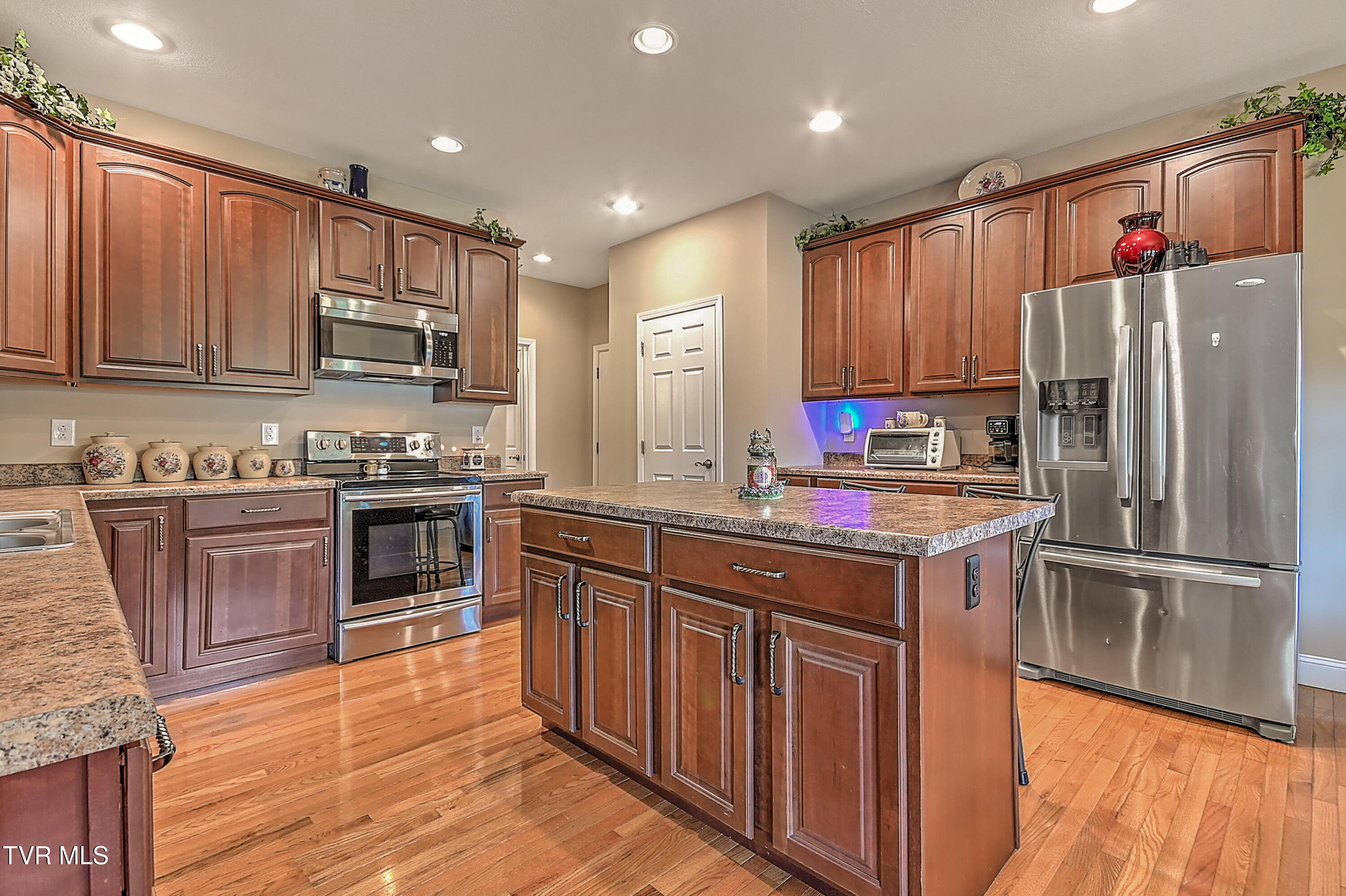 5000 Aberlea Place Property Photo 16