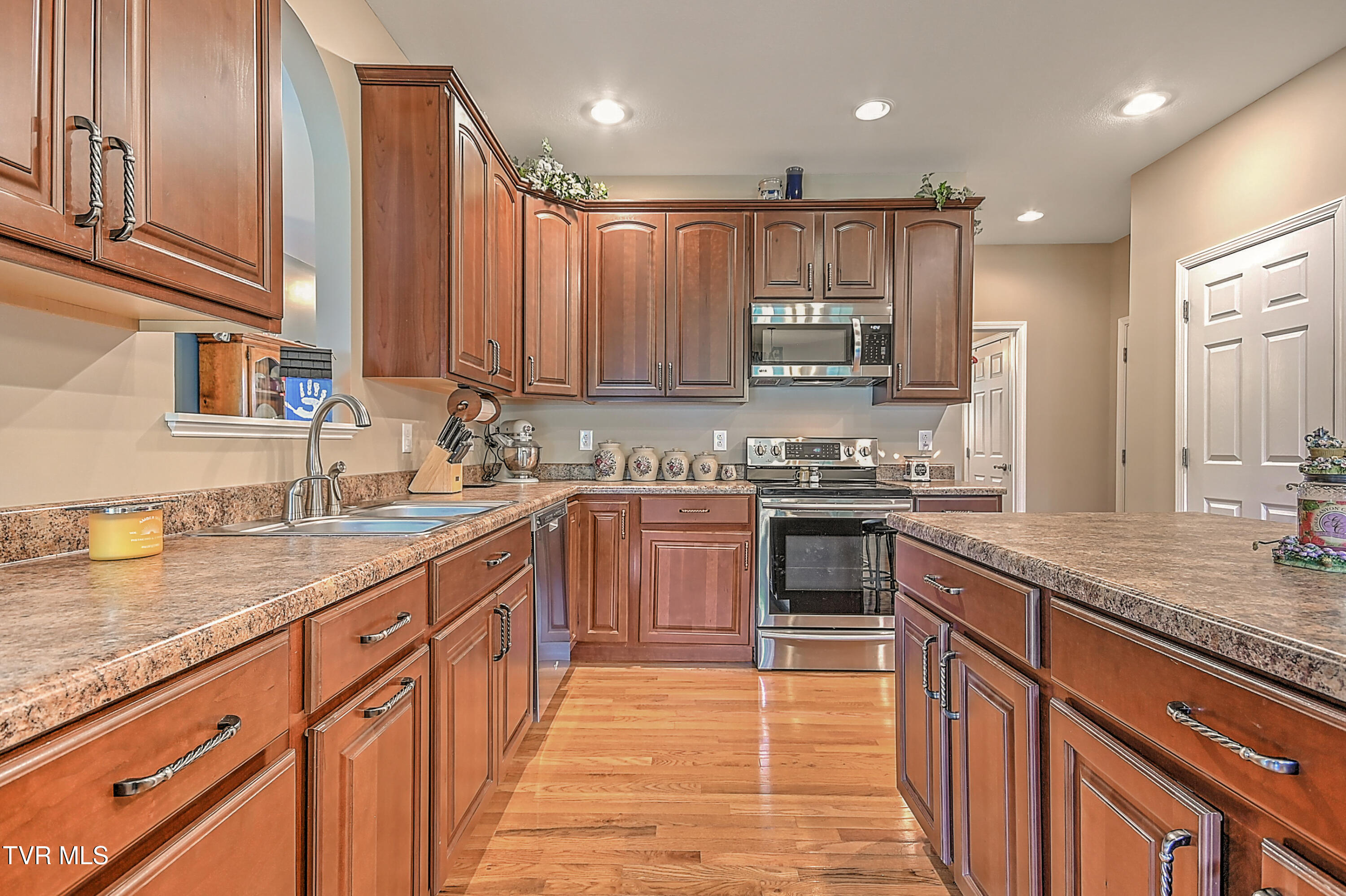 5000 Aberlea Place Property Photo 17