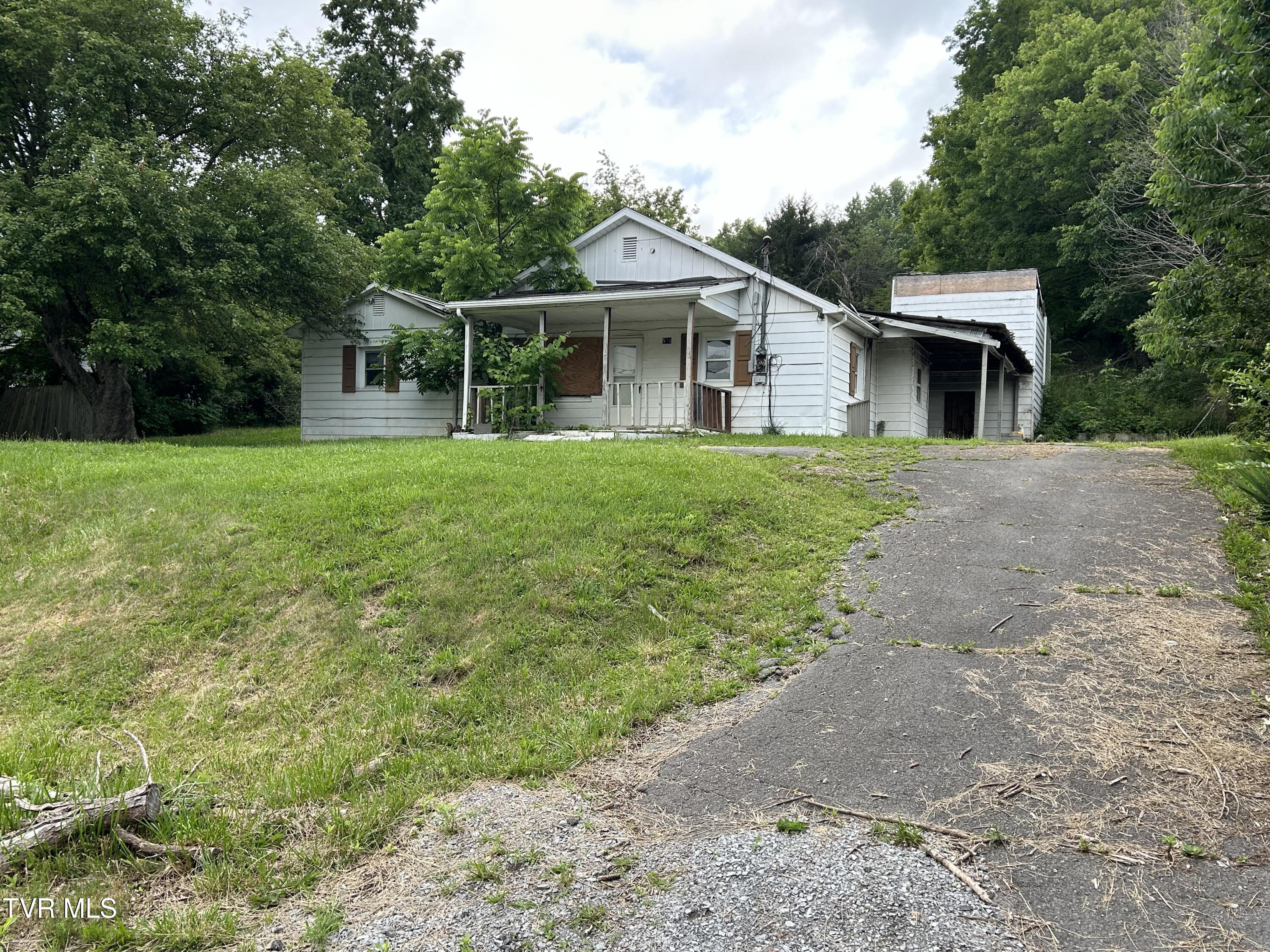 531 Northwest Mullins Street Property Photo 1