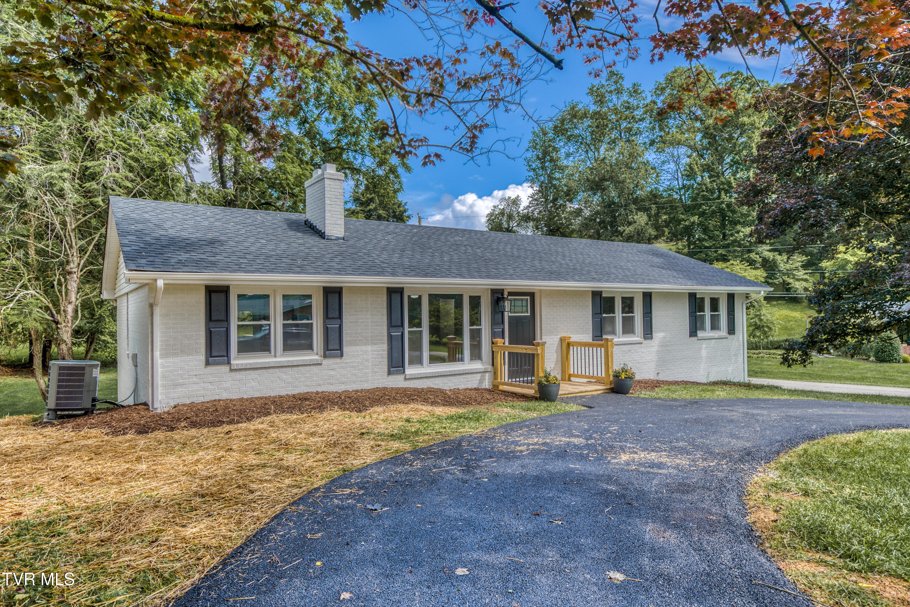 19427 Mercedes Drive Property Photo