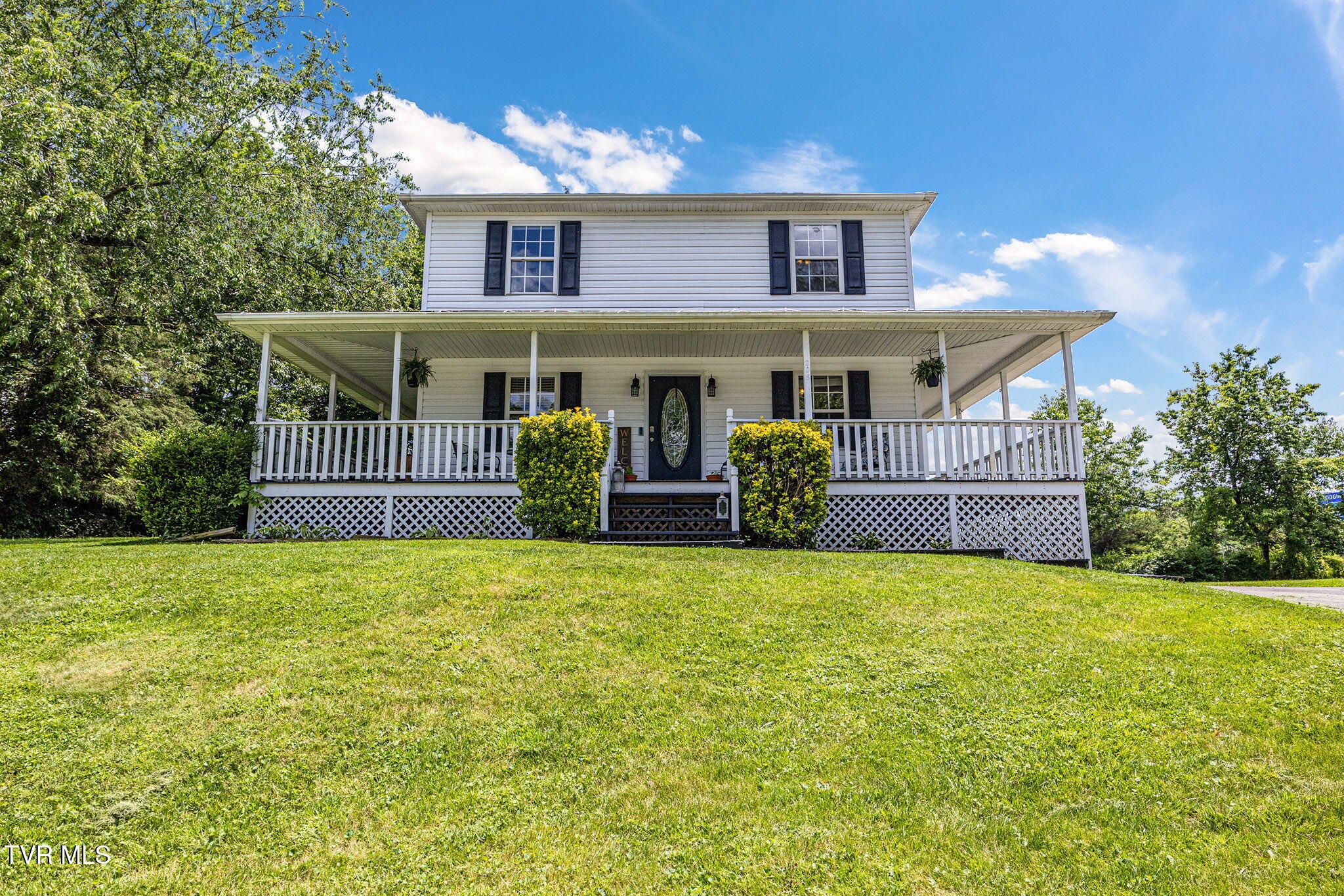 208 Hallock Place Property Photo