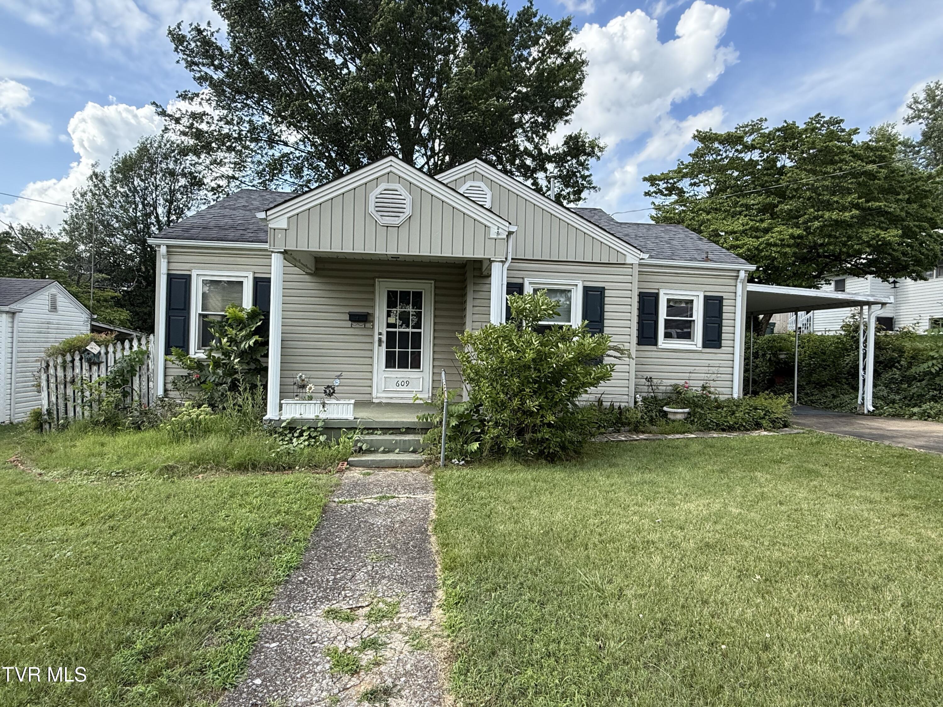 609 West D Street Property Photo 1