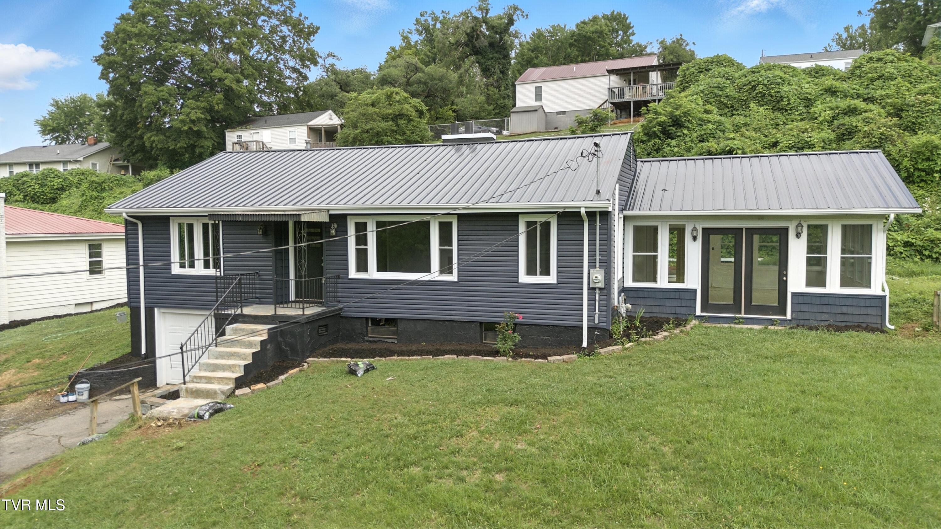 3974 Memorial Boulevard Property Photo