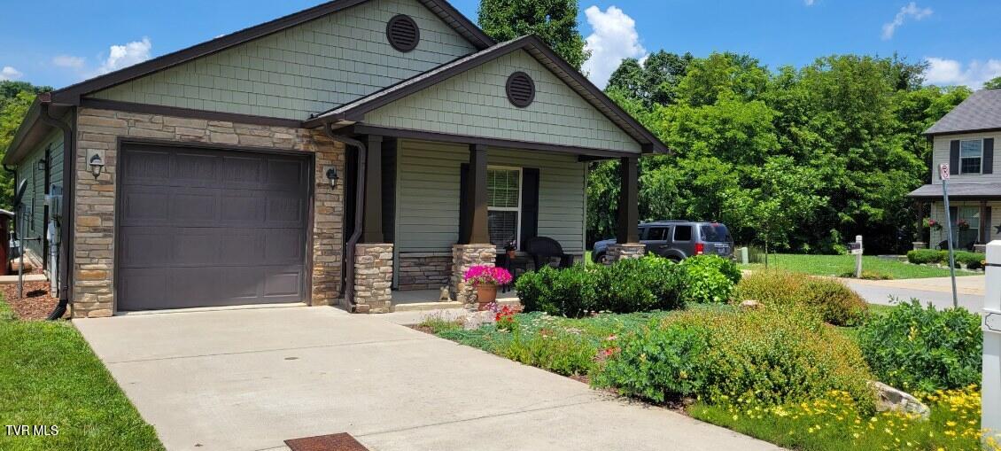 687 Suffolk Road Property Photo