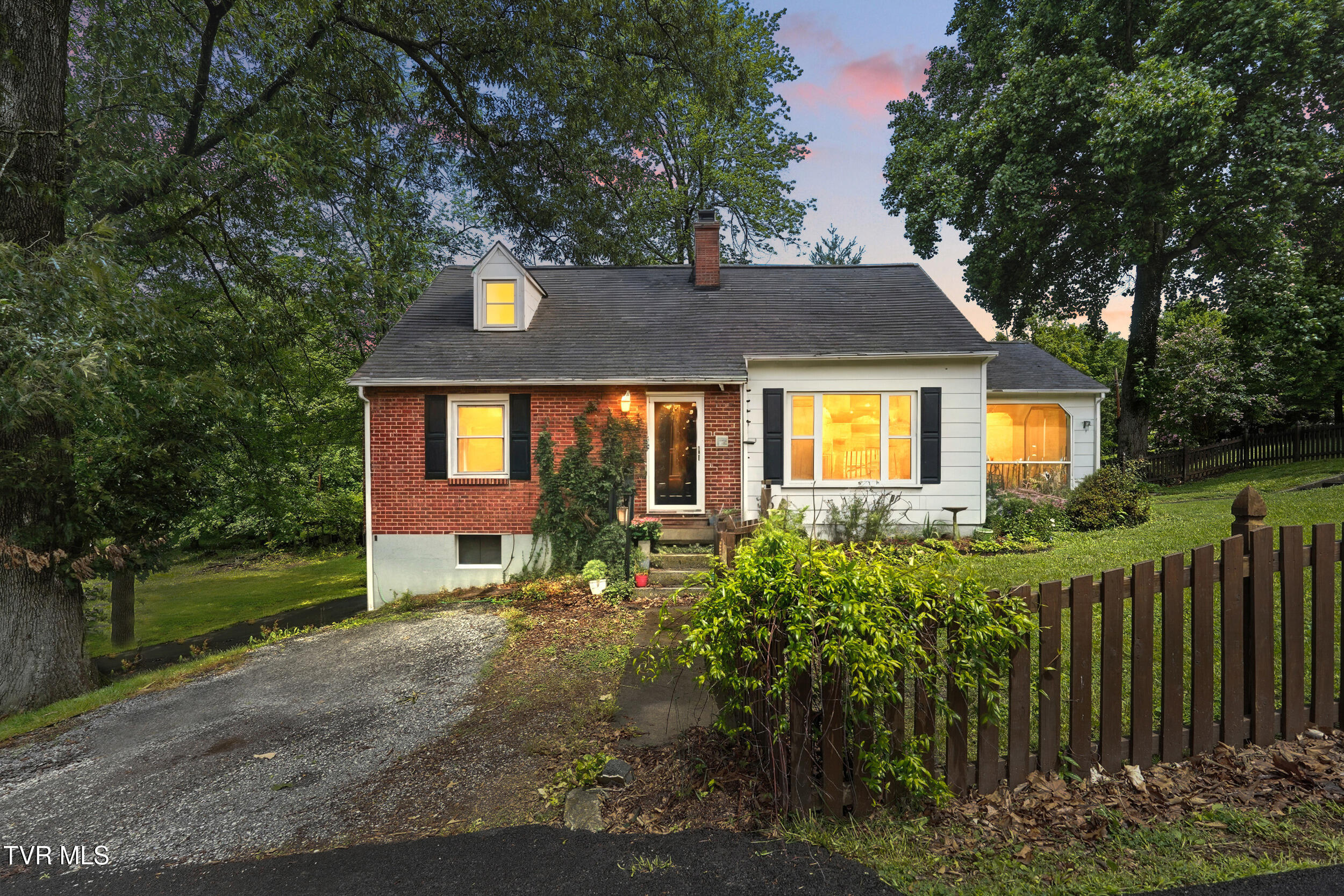 2136 Cypress Street Property Photo