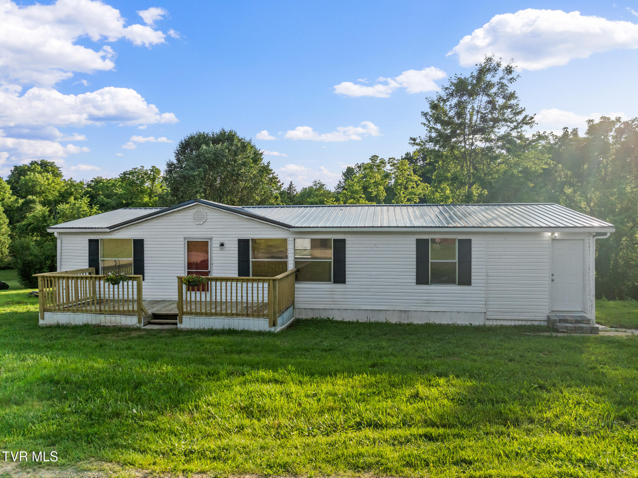 125 Goan Drive Property Photo 1
