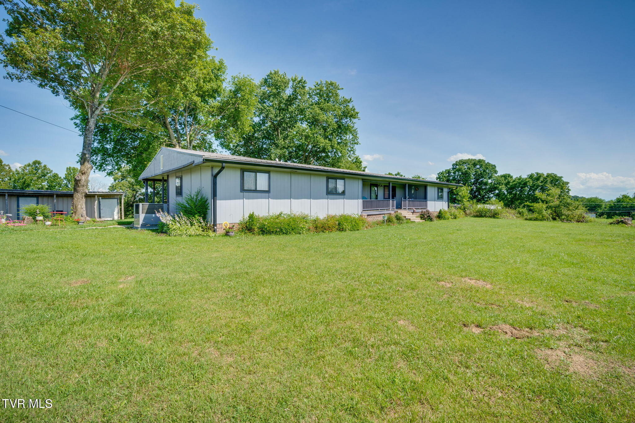 100 Democrat Road Property Photo 2