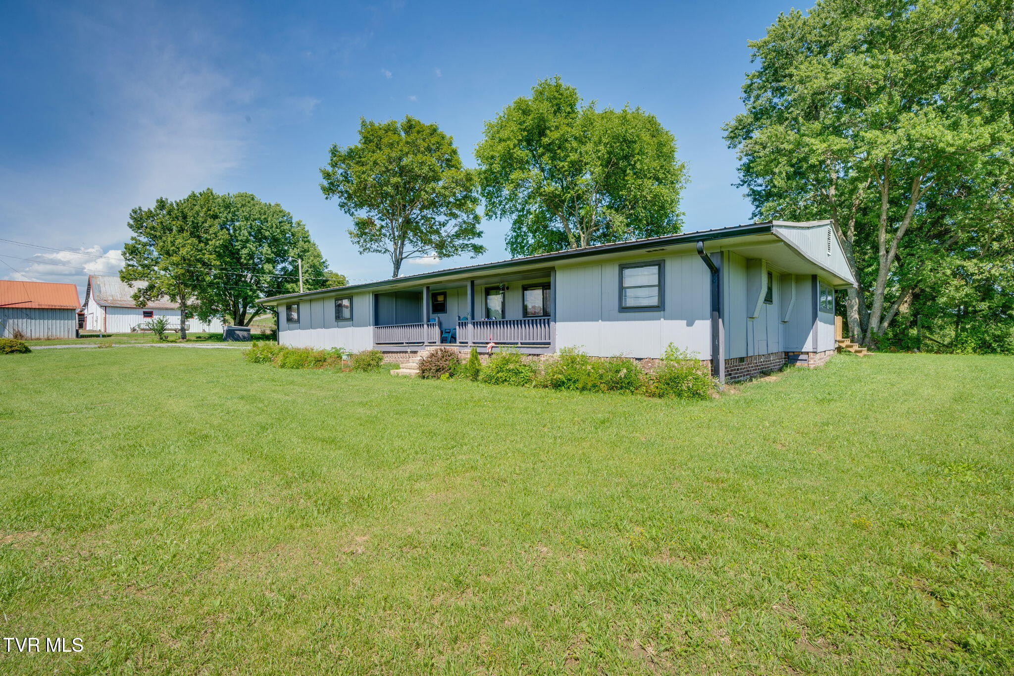 100 Democrat Road Property Photo 3