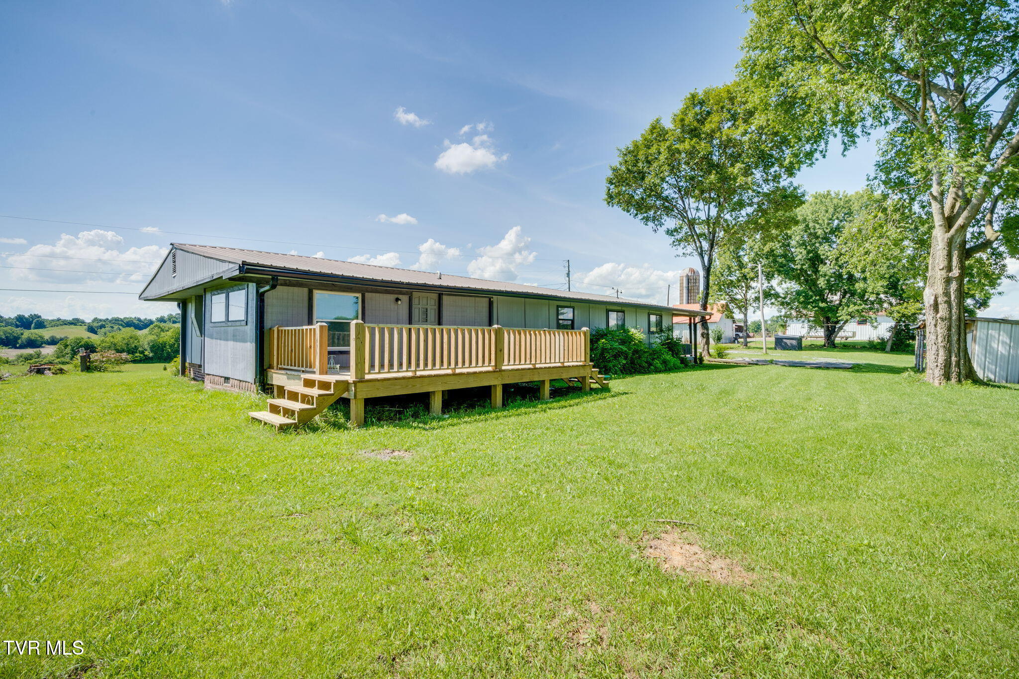 100 Democrat Road Property Photo 5