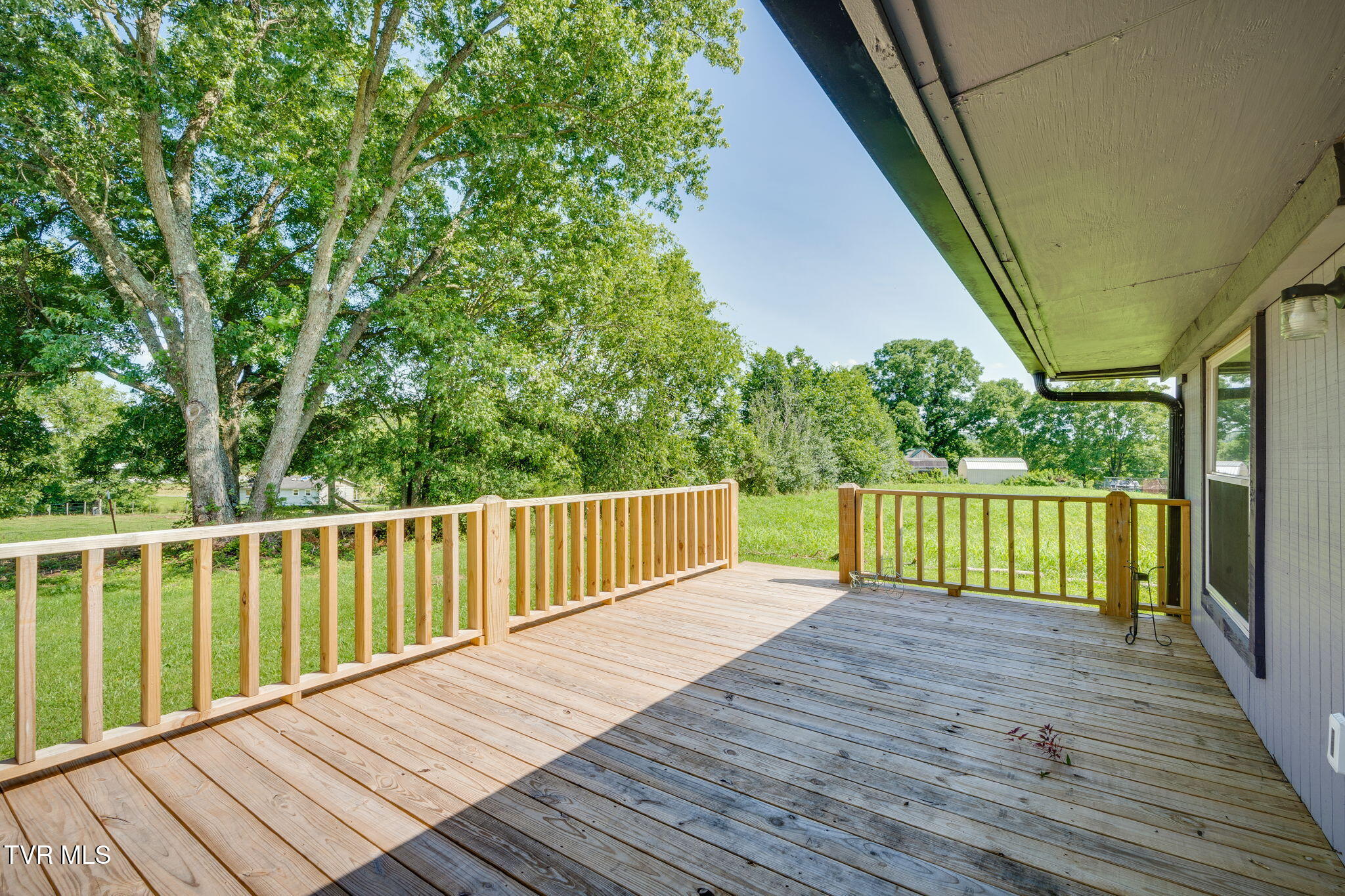 100 Democrat Road Property Photo 7