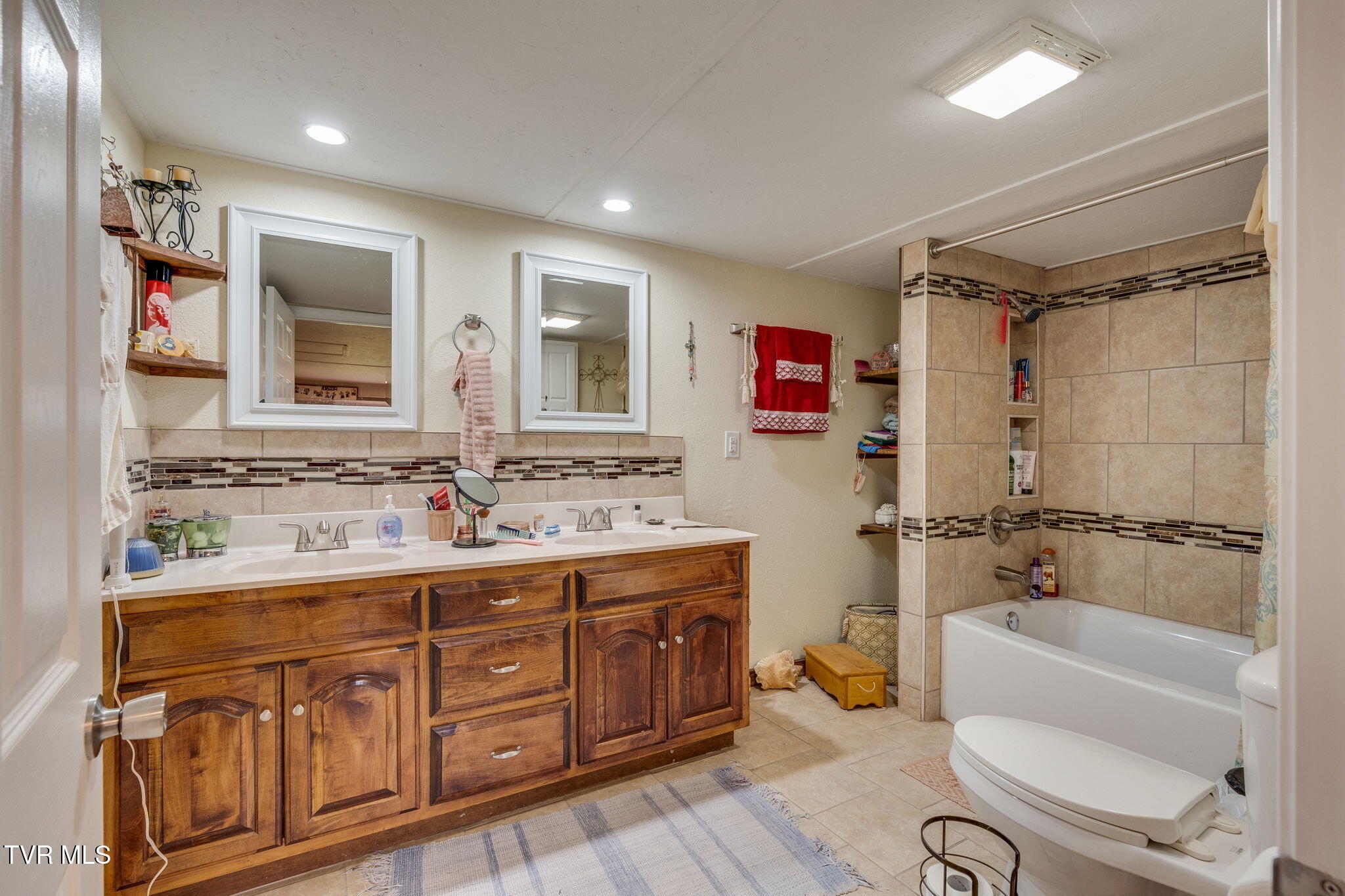 100 Democrat Road Property Photo 12