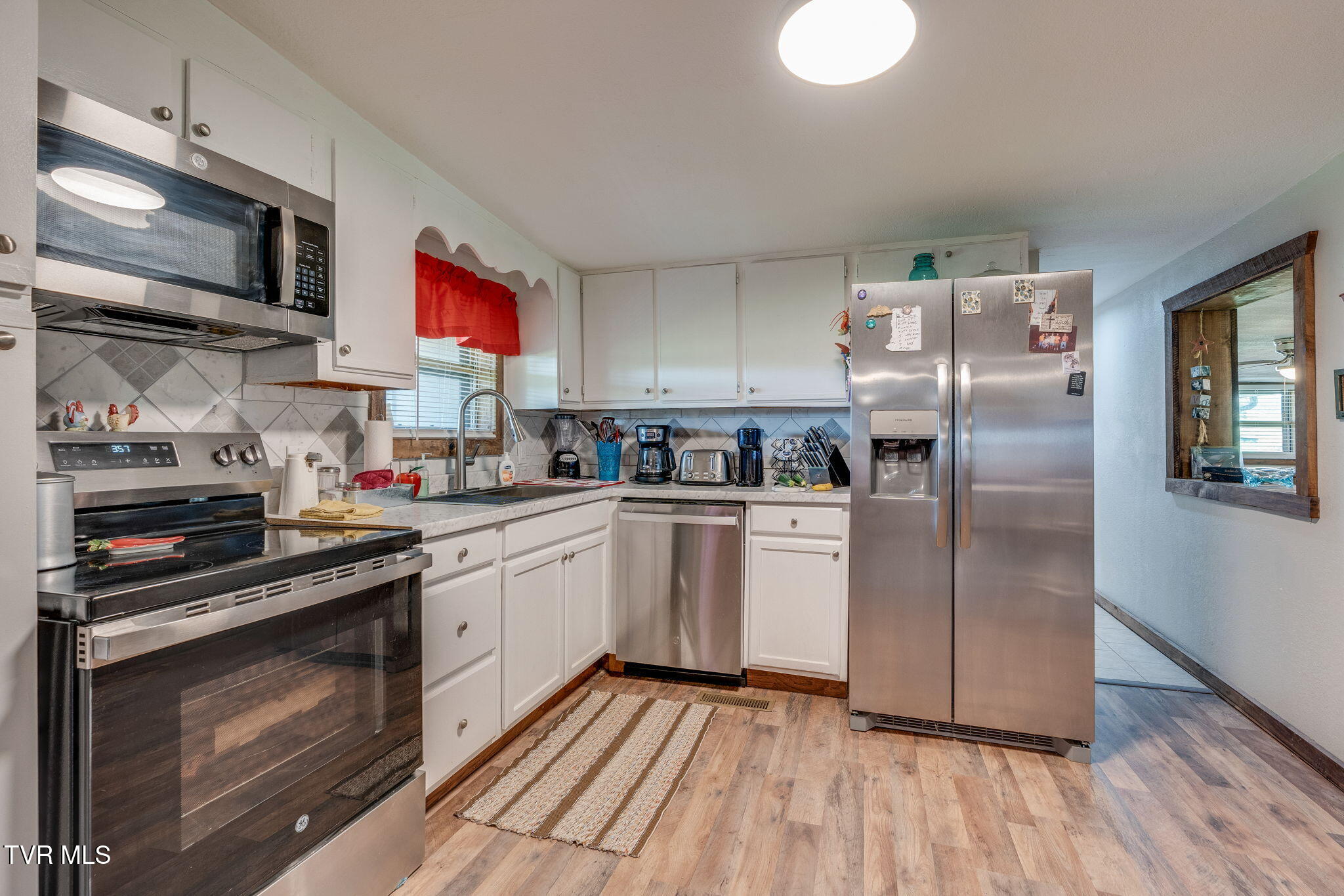 100 Democrat Road Property Photo 31