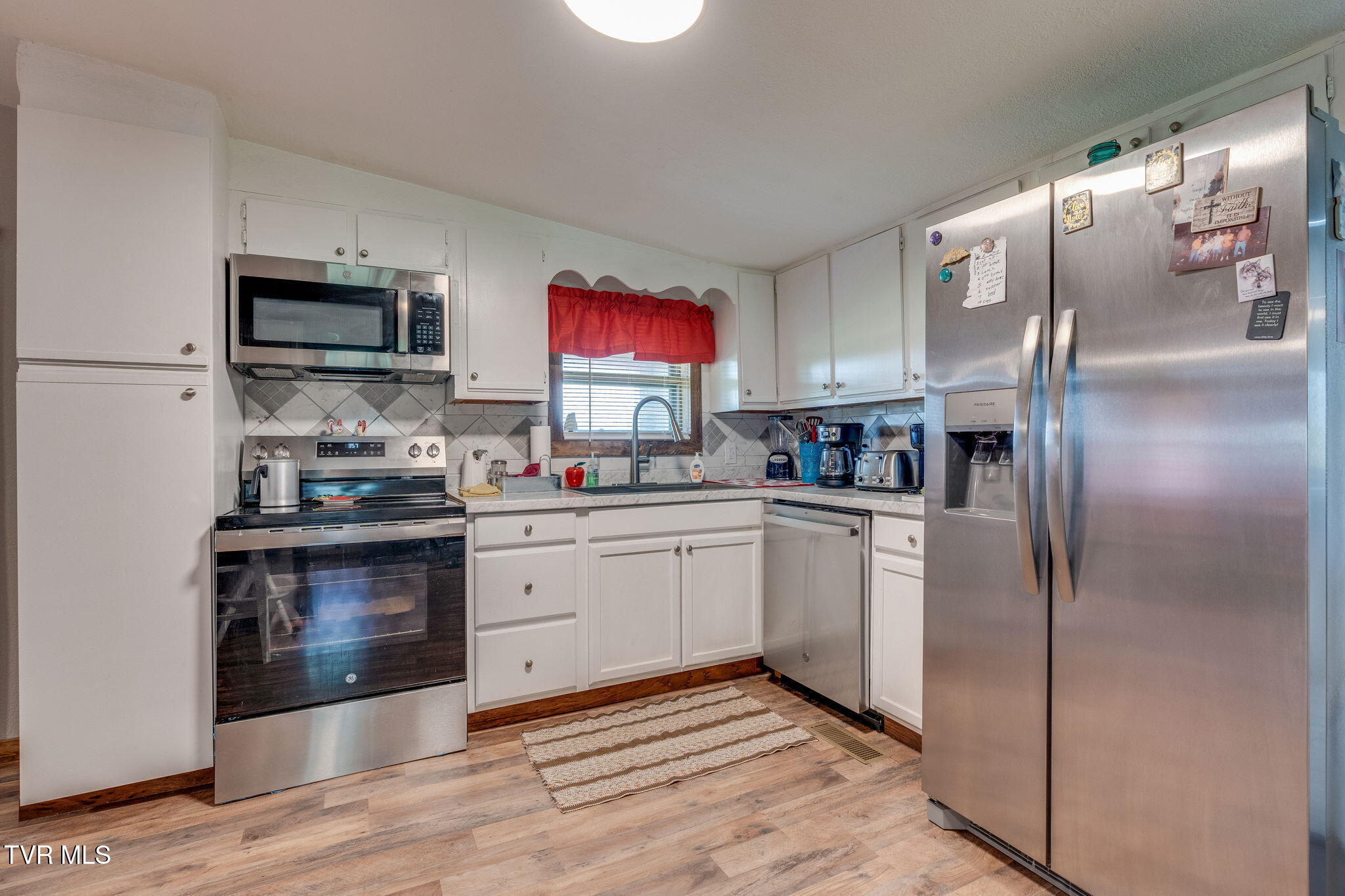 100 Democrat Road Property Photo 32