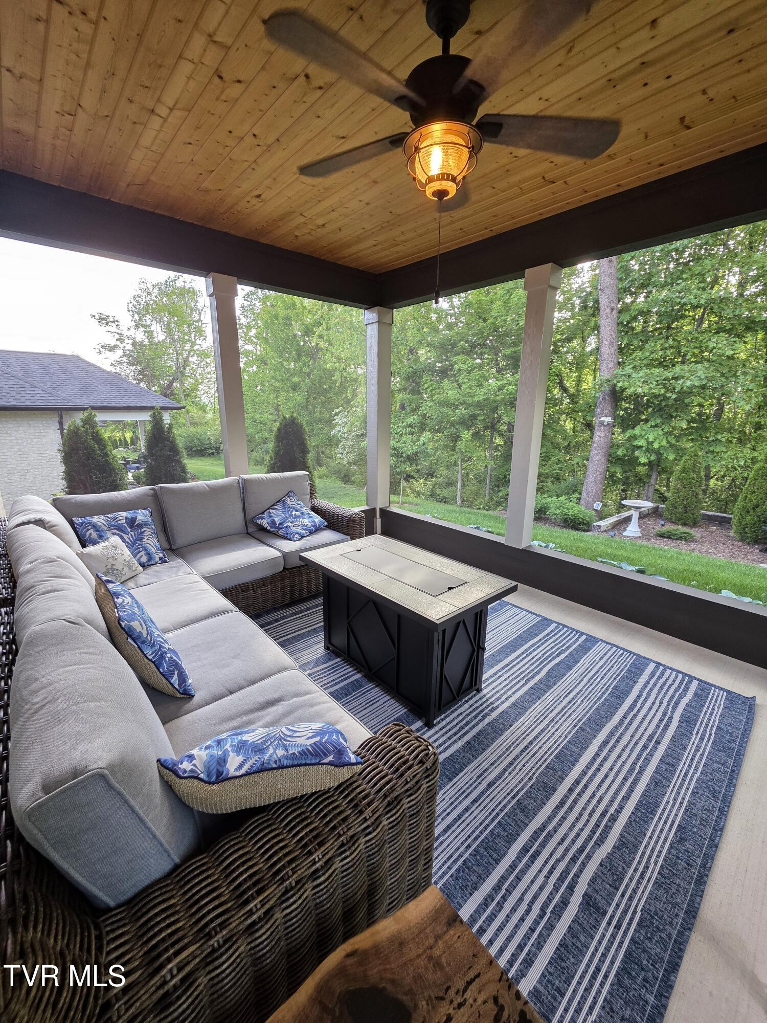 365 English Ivy Trail Property Photo 31