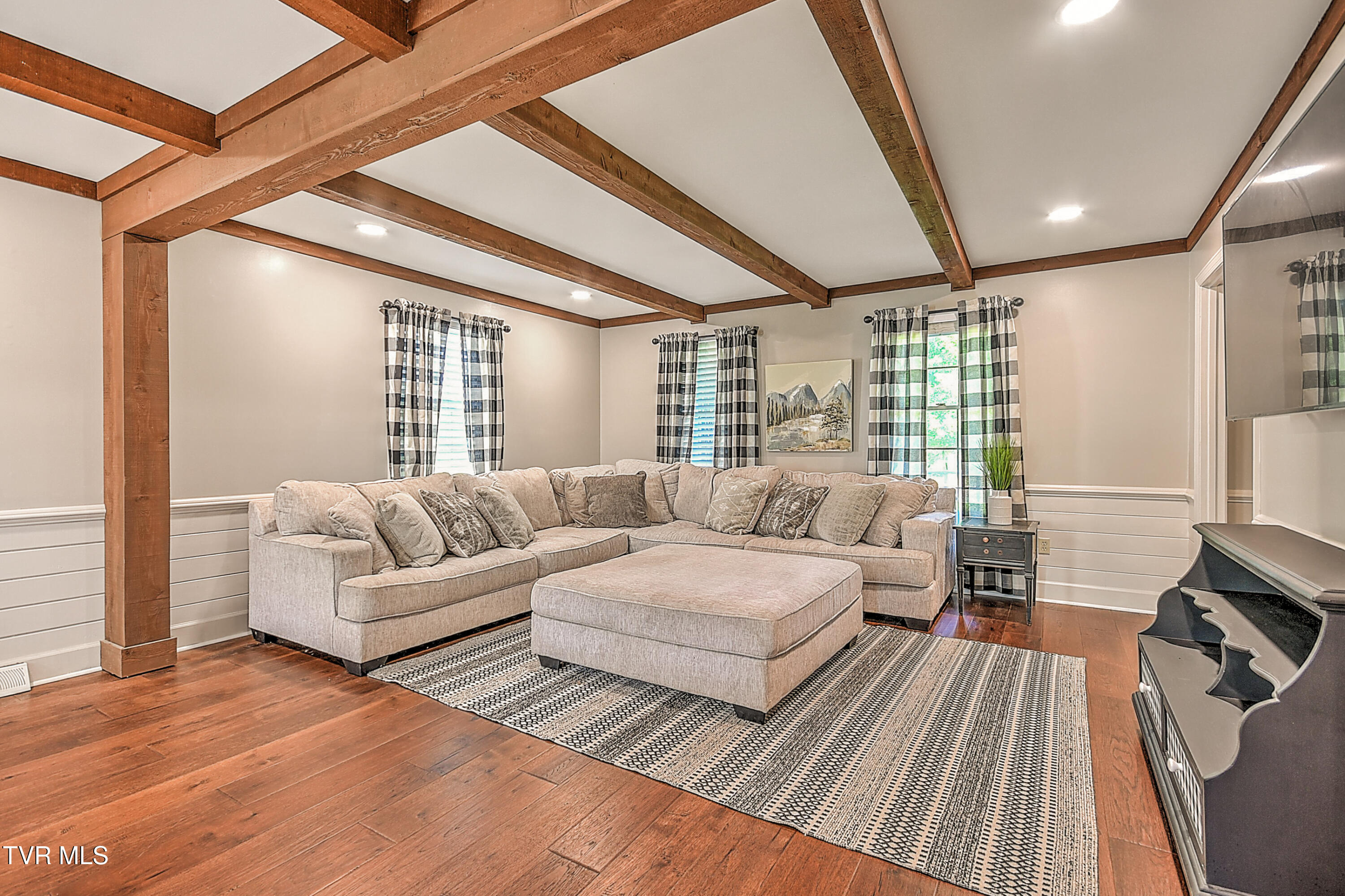 6054 Old Jonesboro Road Property Photo 11