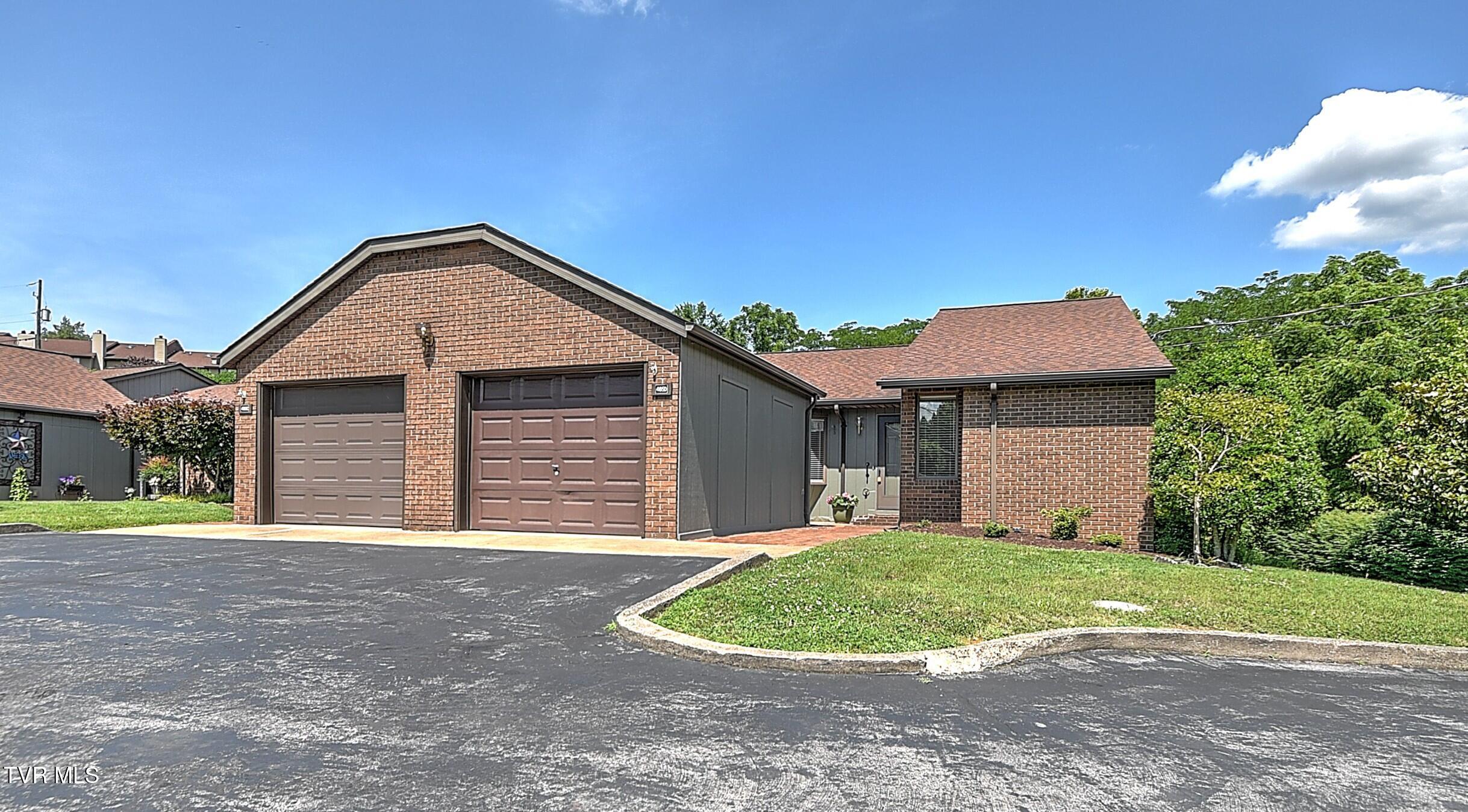 465 Manor Drive Property Photo 1