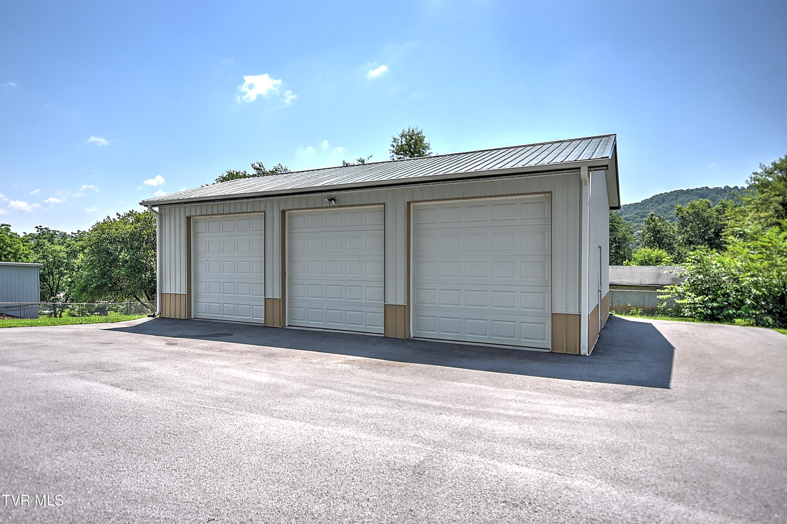 307 Tween Hills Road Property Photo 2