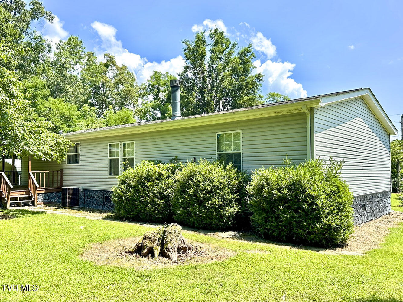 1385 Waterfront Drive Property Photo 4