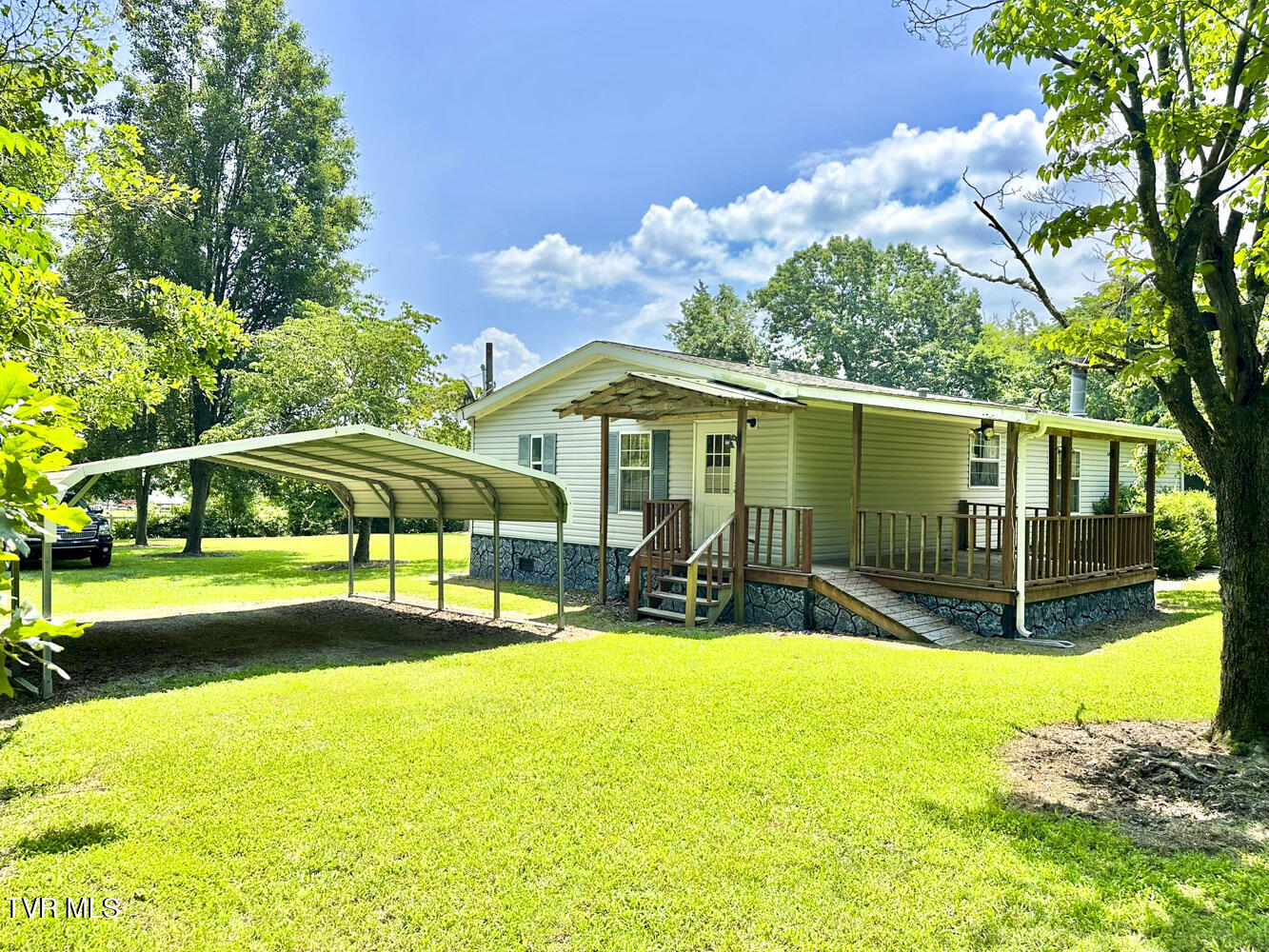 1385 Waterfront Drive Property Photo 5