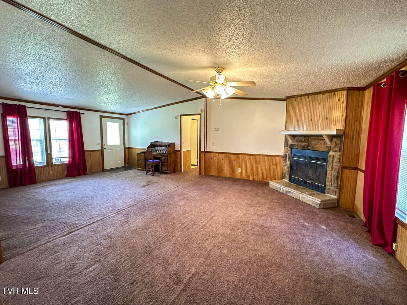 1385 Waterfront Drive Property Photo 7