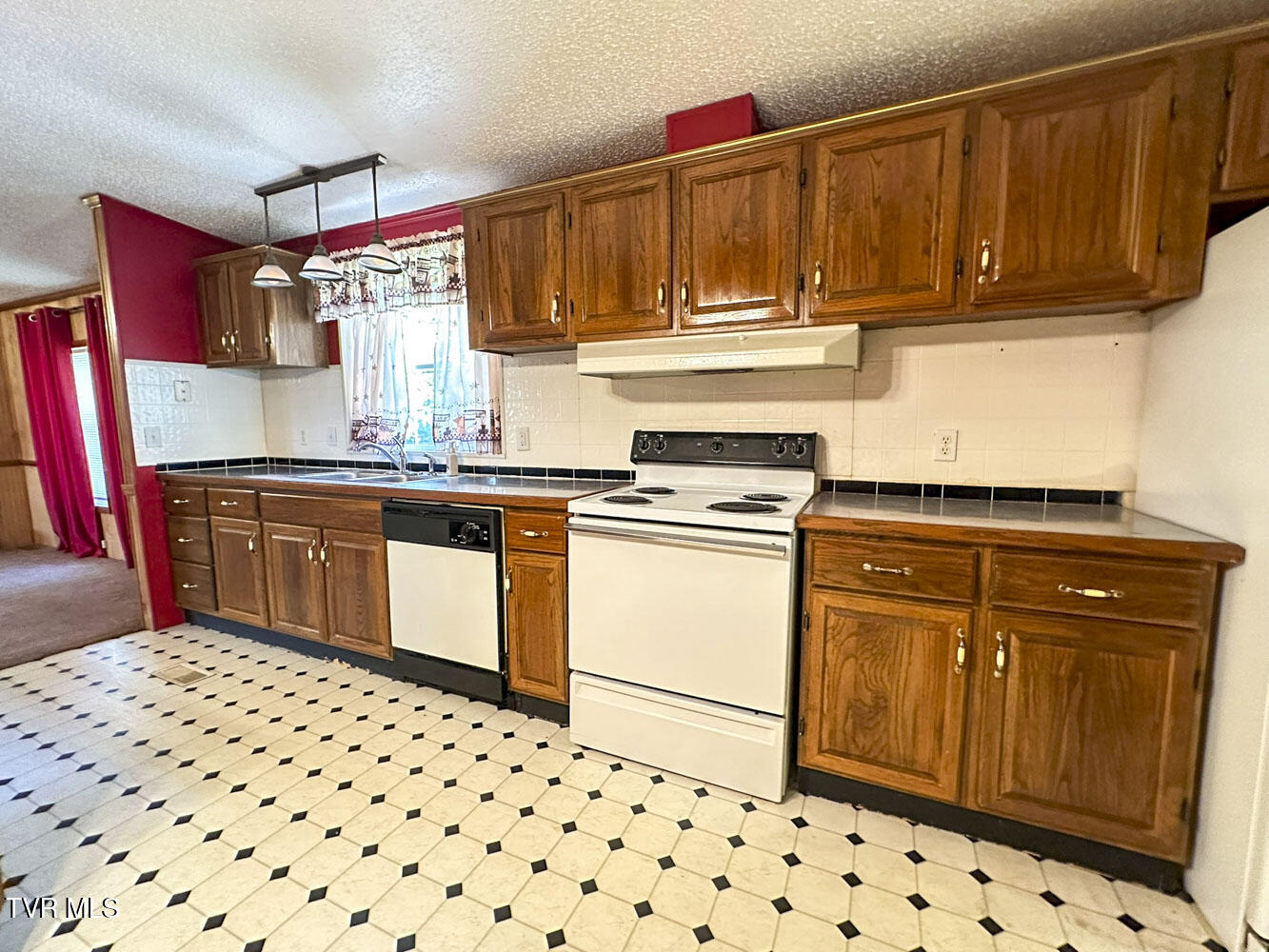 1385 Waterfront Drive Property Photo 13