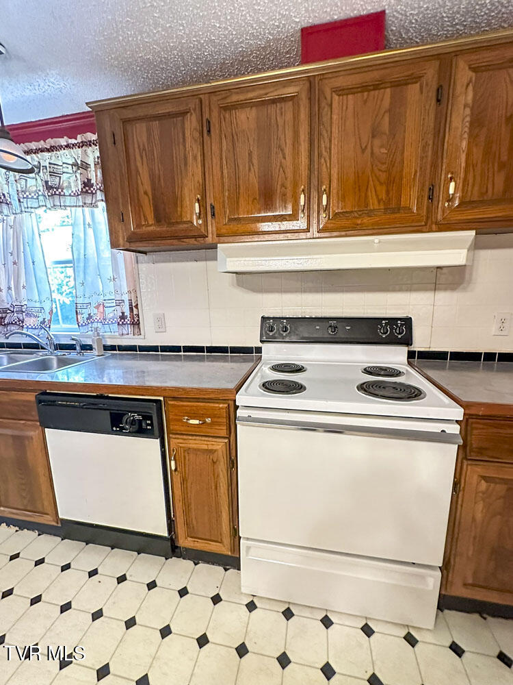 1385 Waterfront Drive Property Photo 16