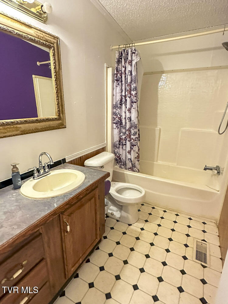 1385 Waterfront Drive Property Photo 20