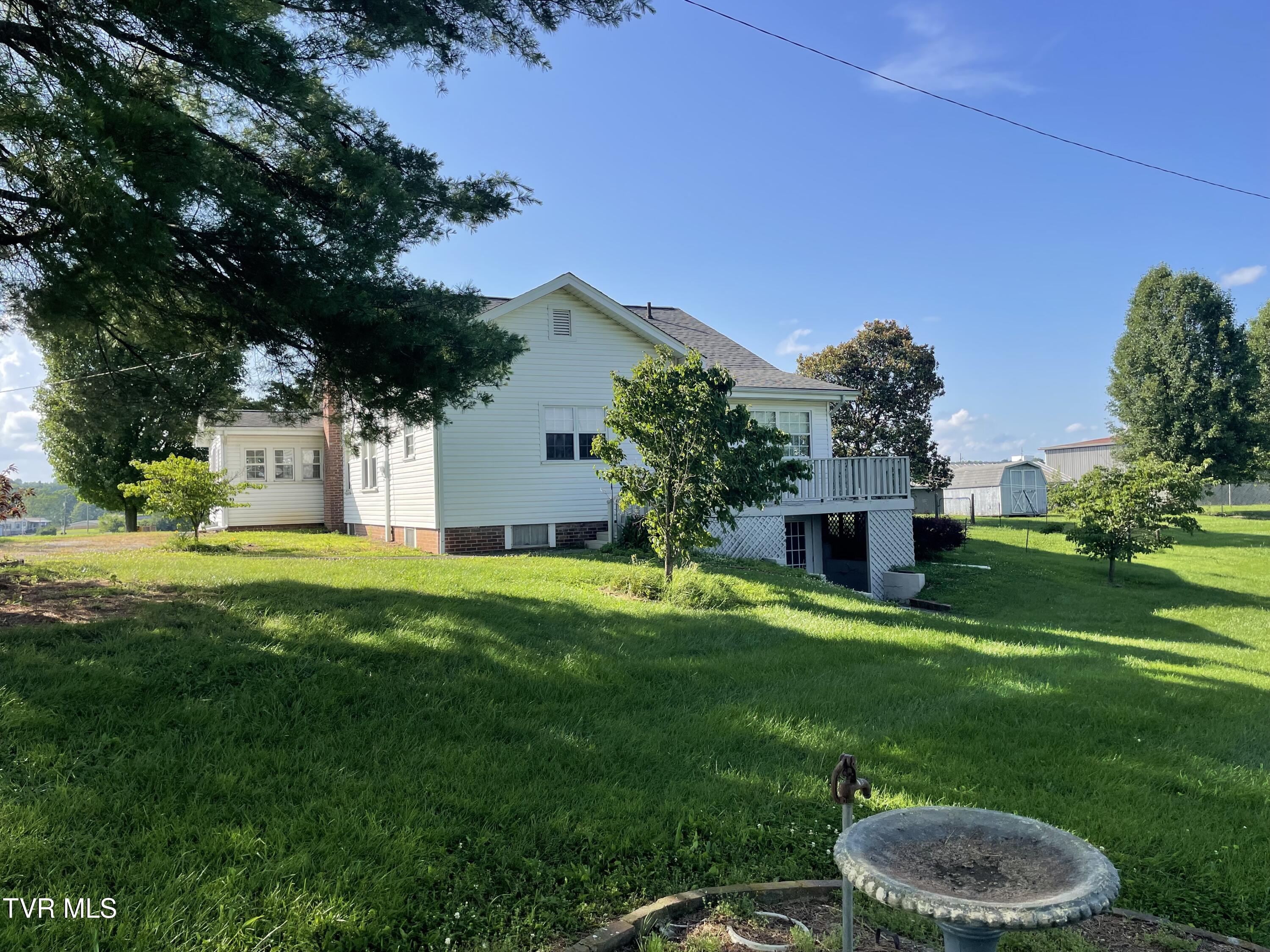 2572 May Road Property Photo 6