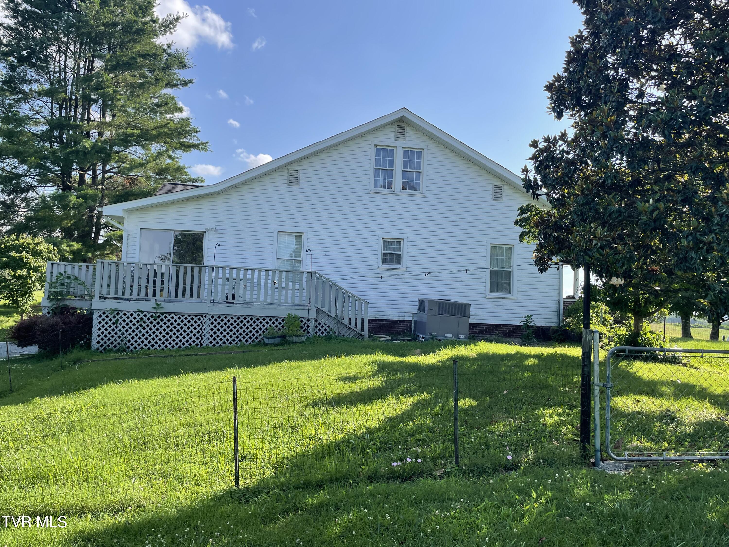 2572 May Road Property Photo 8