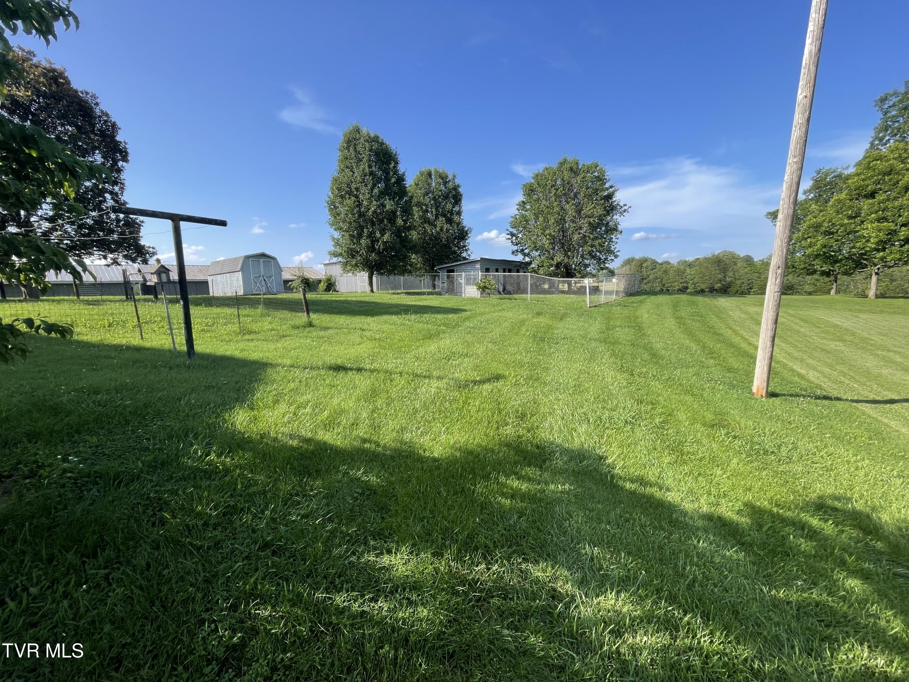 2572 May Road Property Photo 9