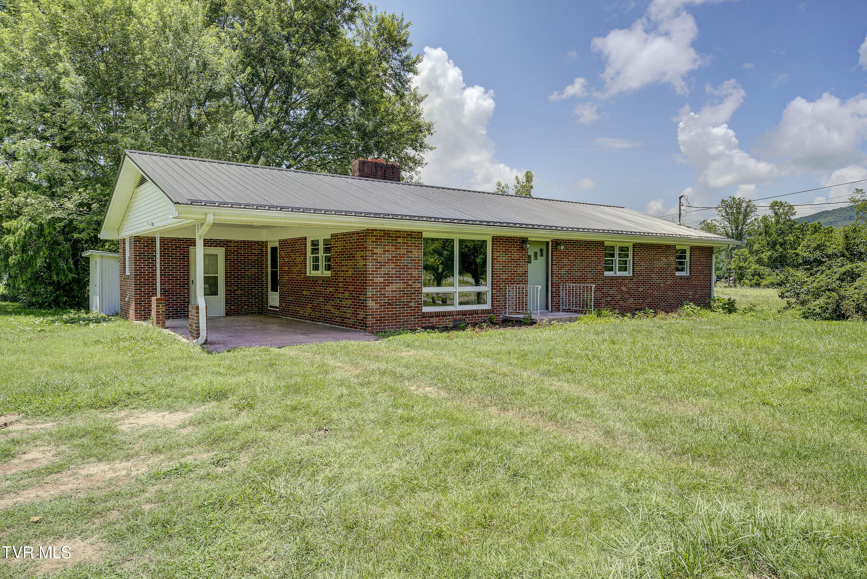 806 Highway 107 Property Photo 1