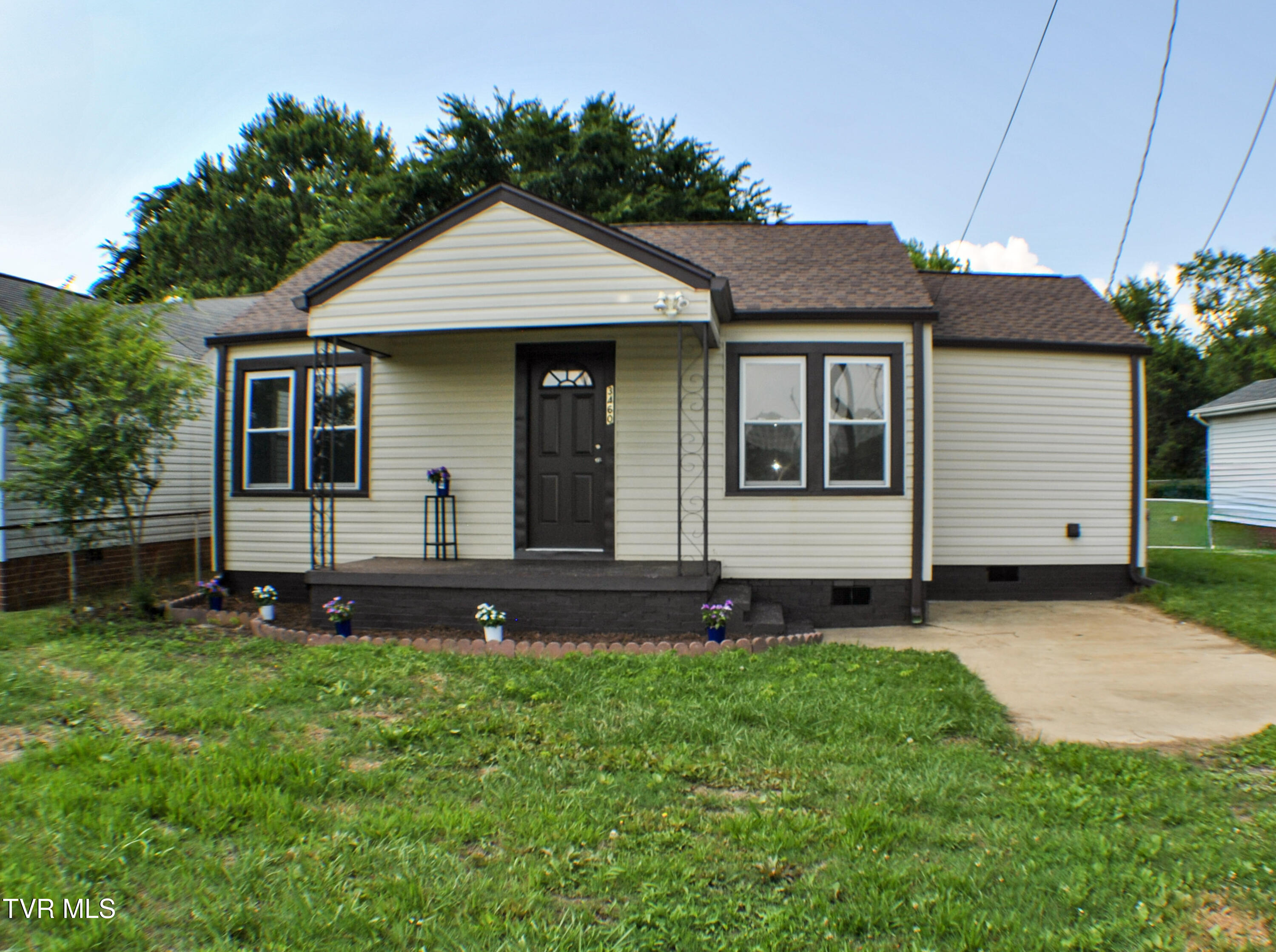 3460 Bloomingdale Road Property Photo 1