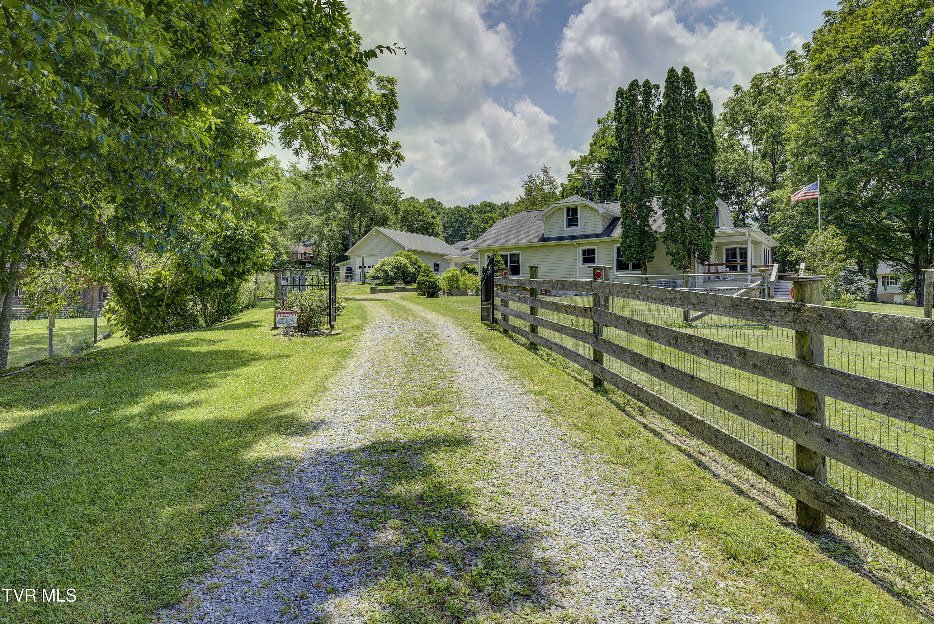 275 Heaton Creek Road Property Photo
