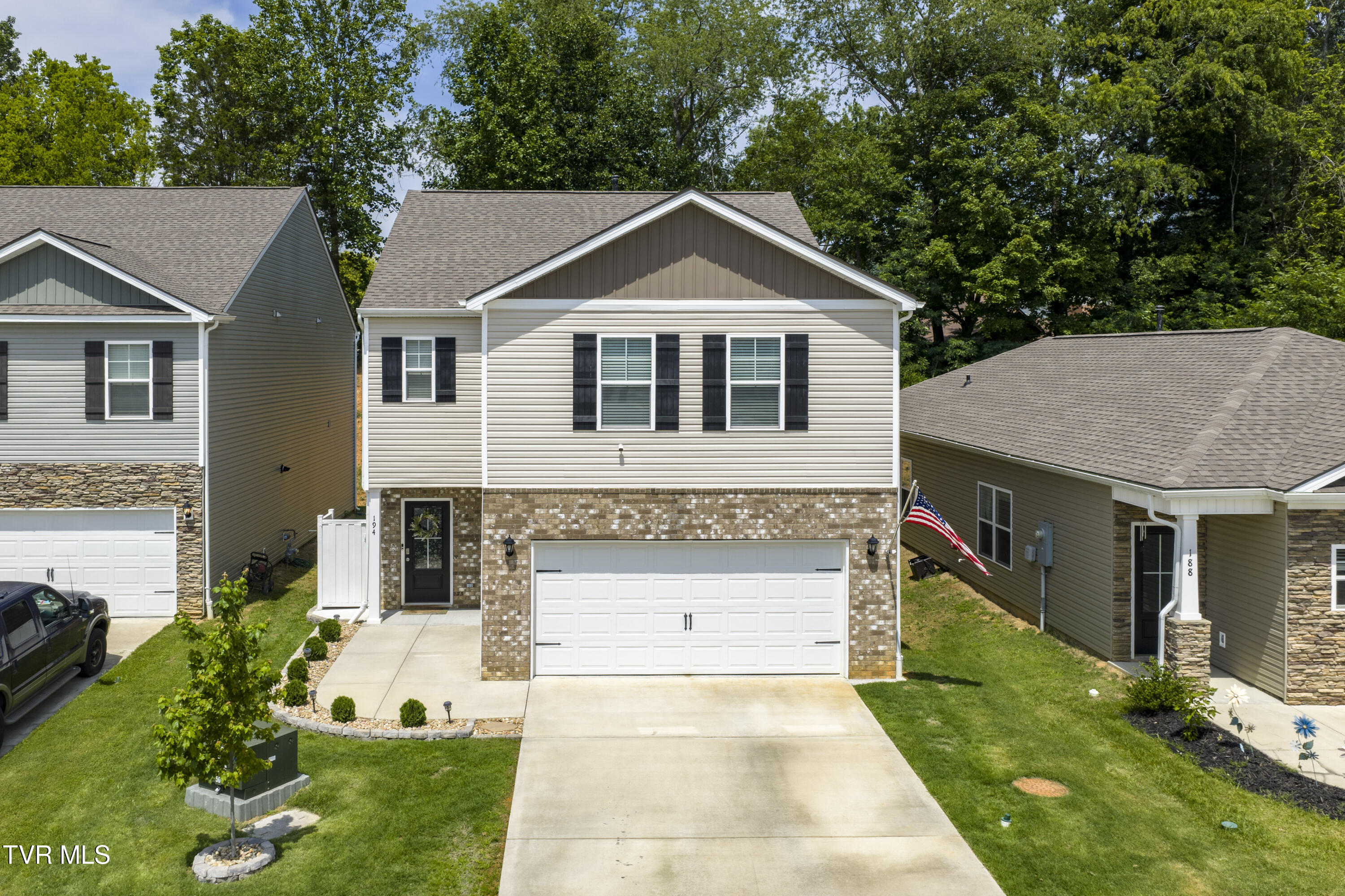 194 Wanderlust Court Property Photo 1