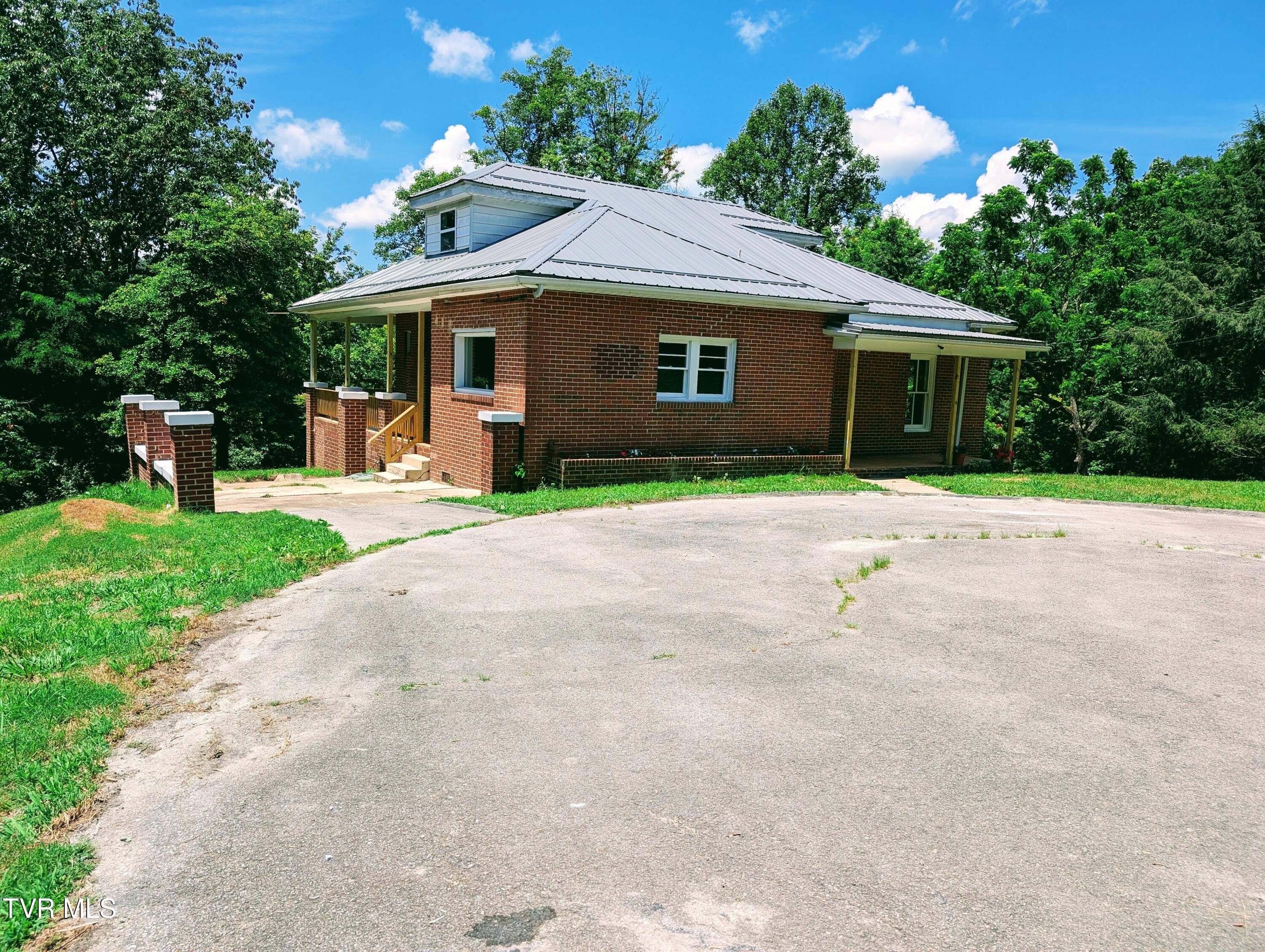 111 Factory Drive Property Photo 2