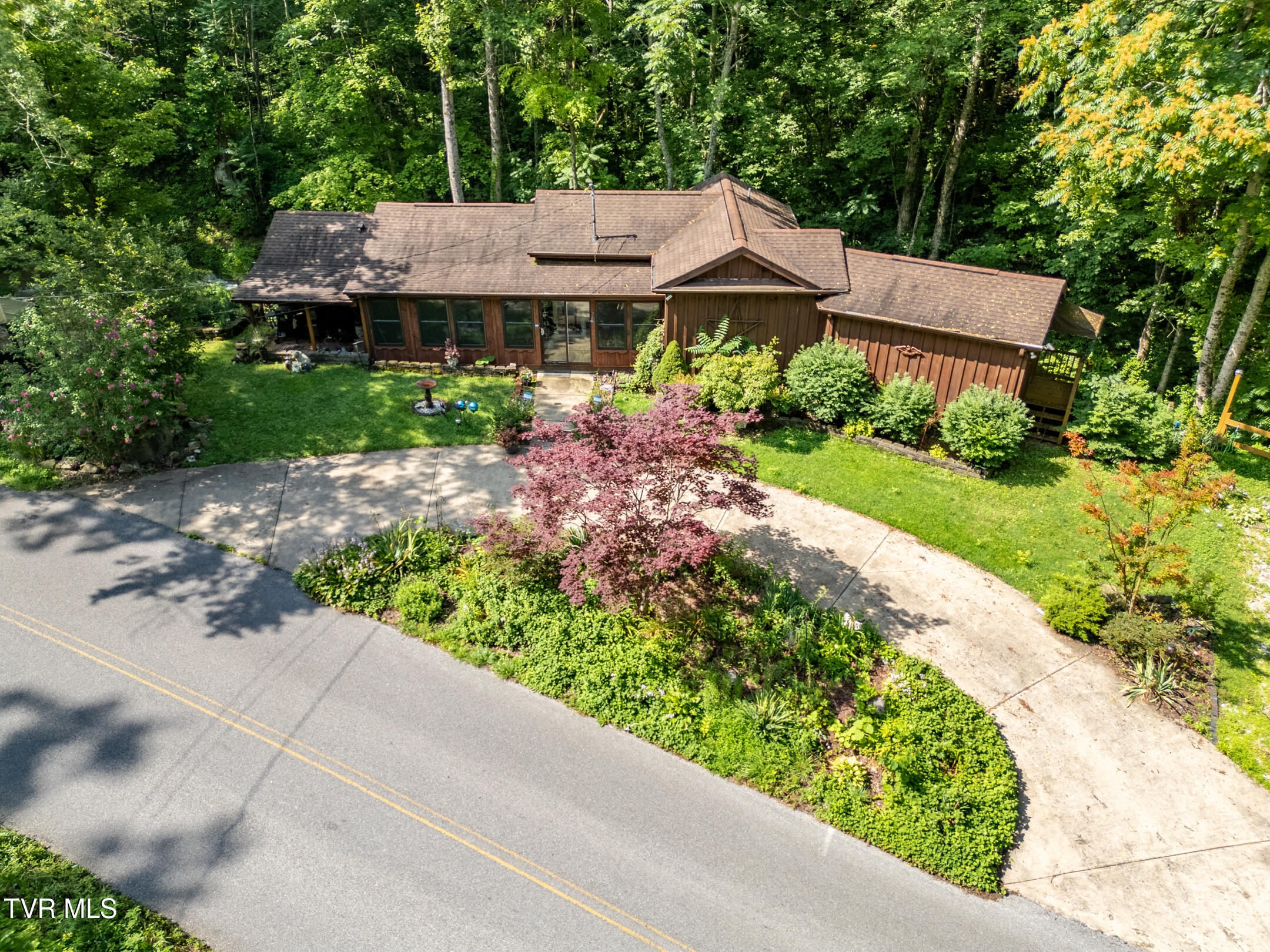 275 West Pines Road Property Photo 1