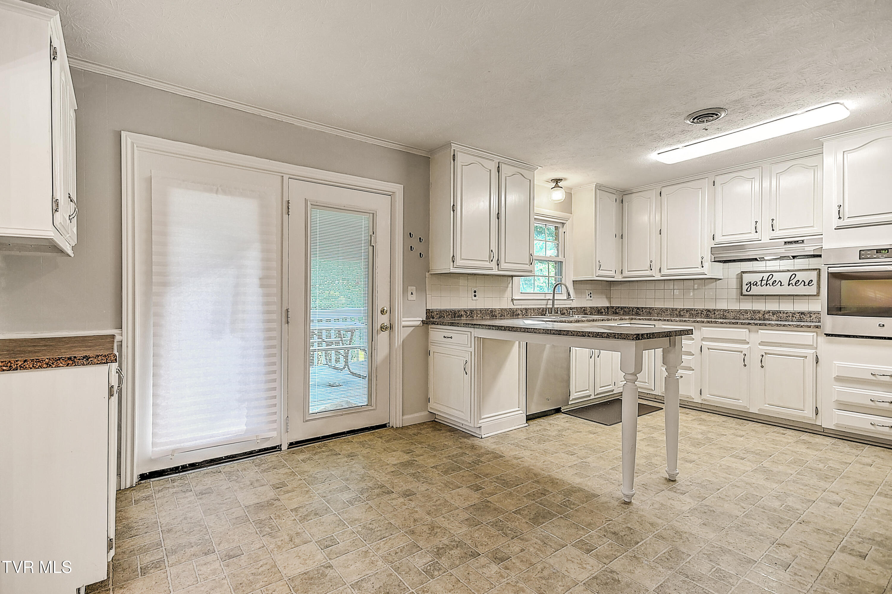 112 Hillview Road Property Photo 12