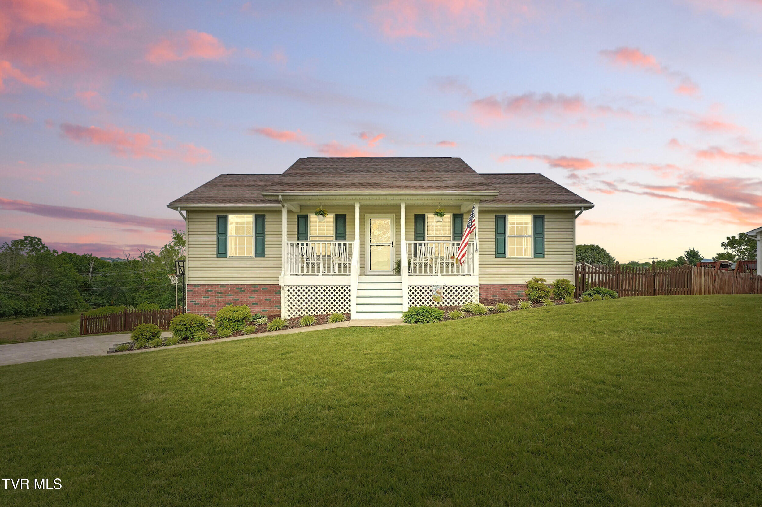 207 Lindsay Lane Property Photo